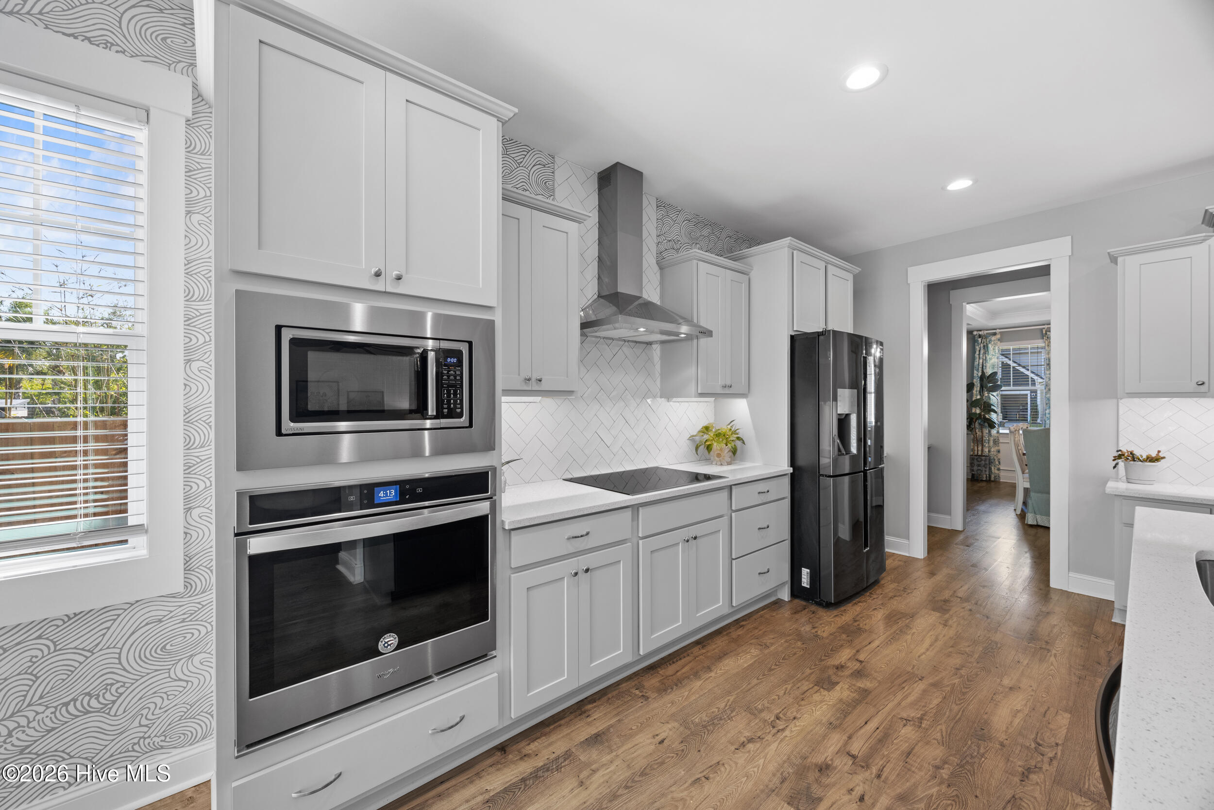 100566940 | Photo 19