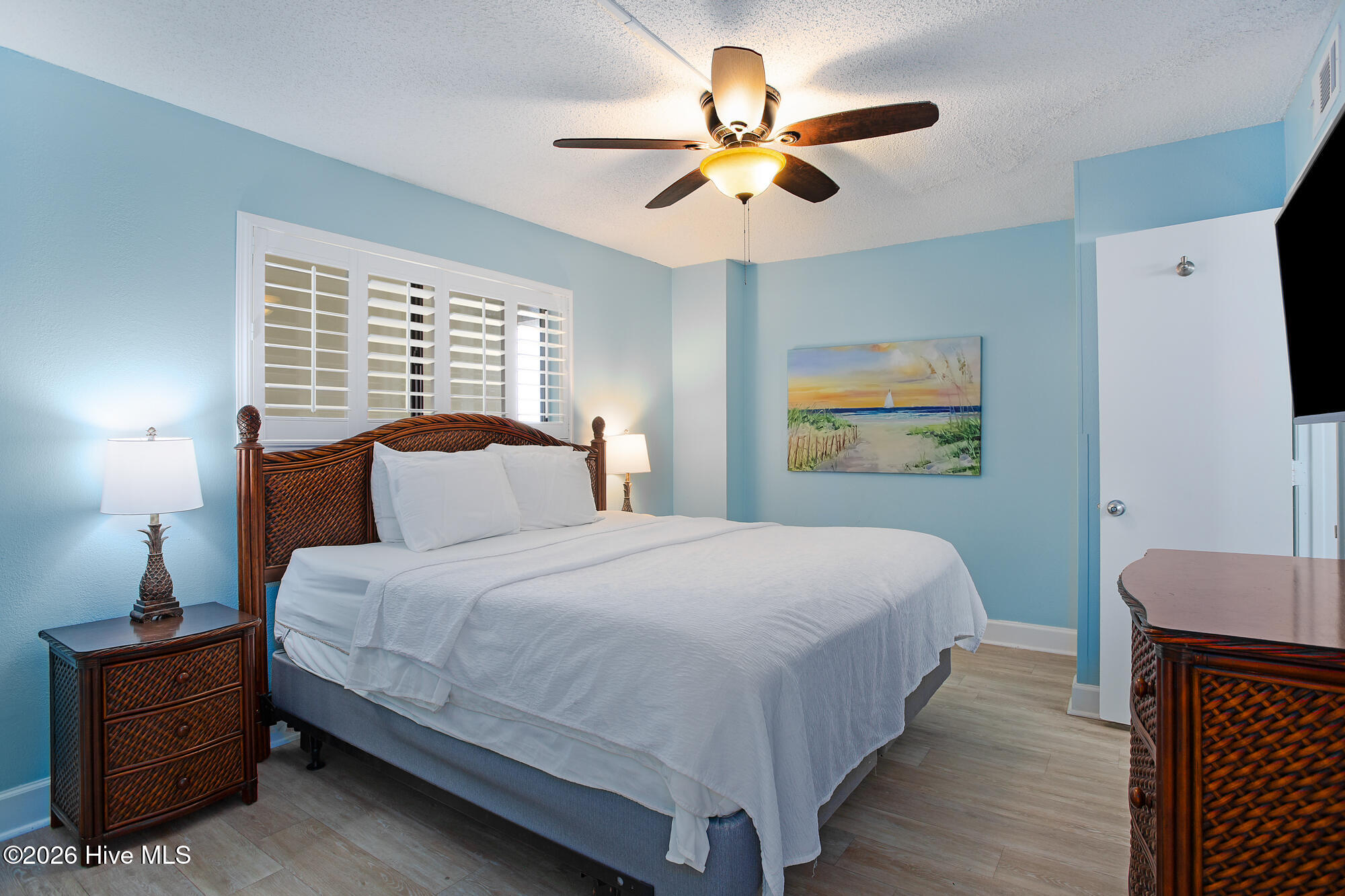 100567049 | Photo 11