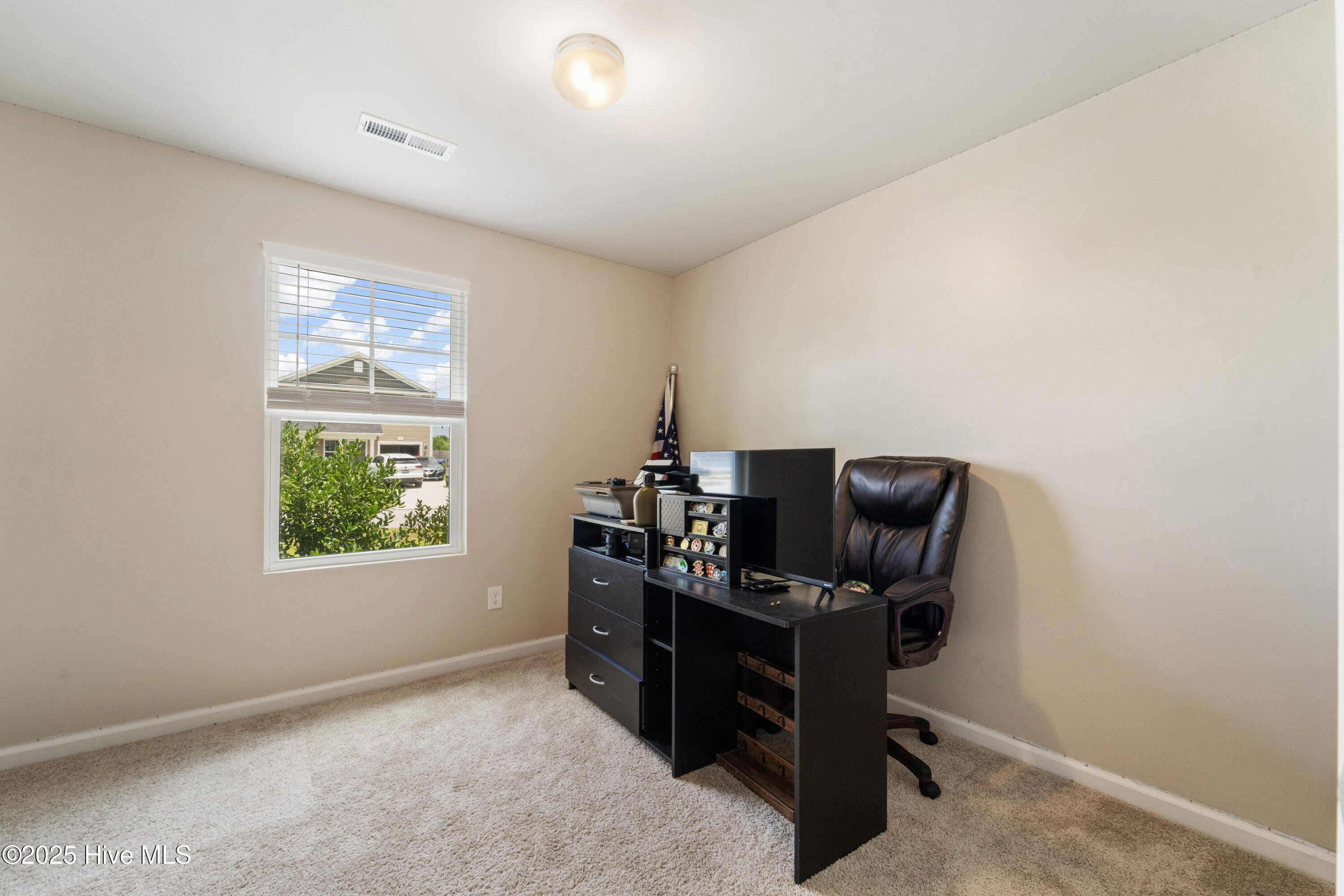 100548278 | Photo 14