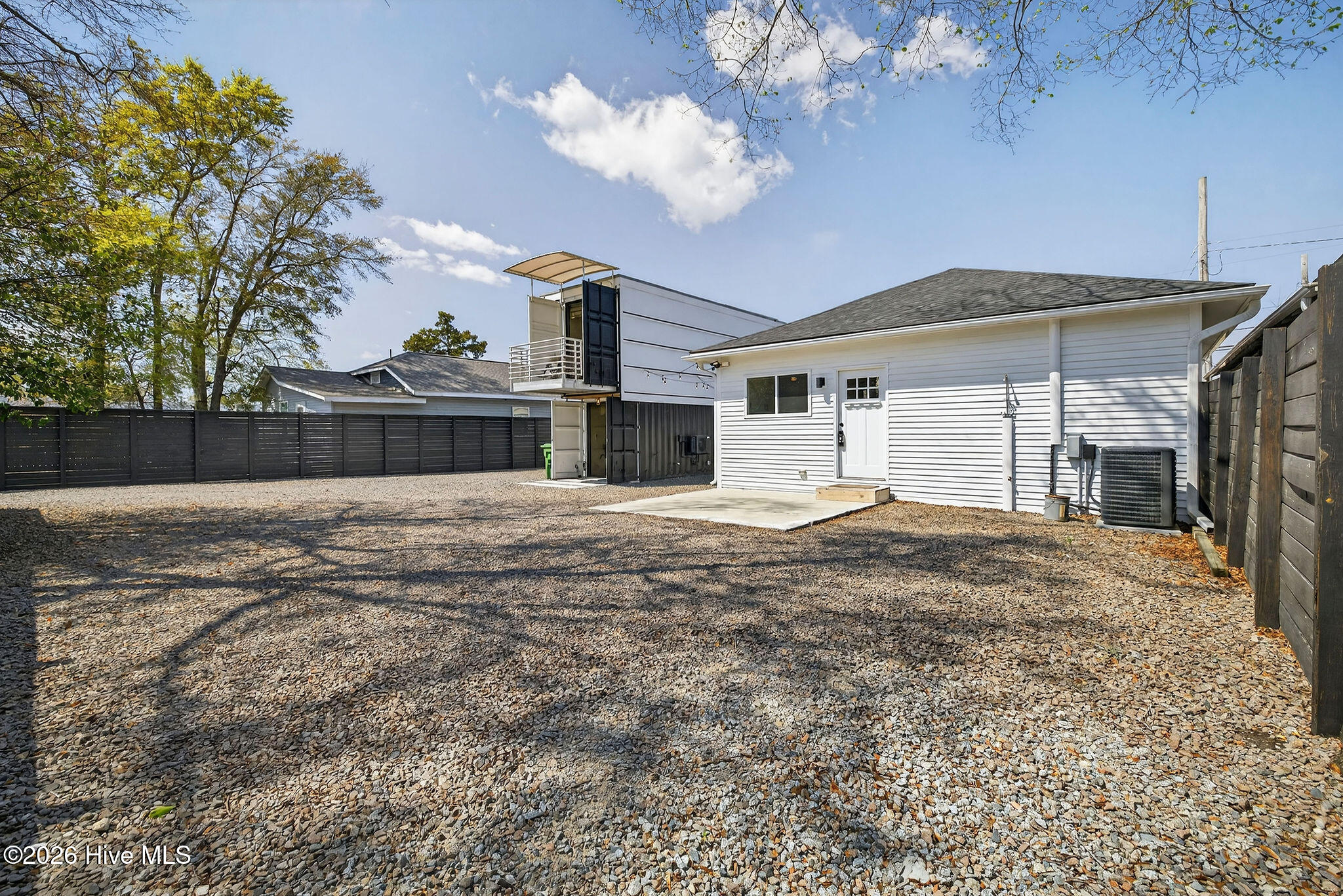 100563624 | Photo 32