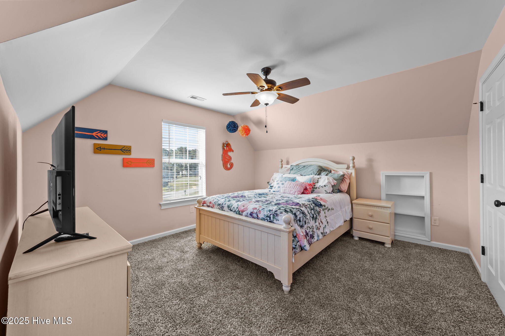 100533050 | Photo 23