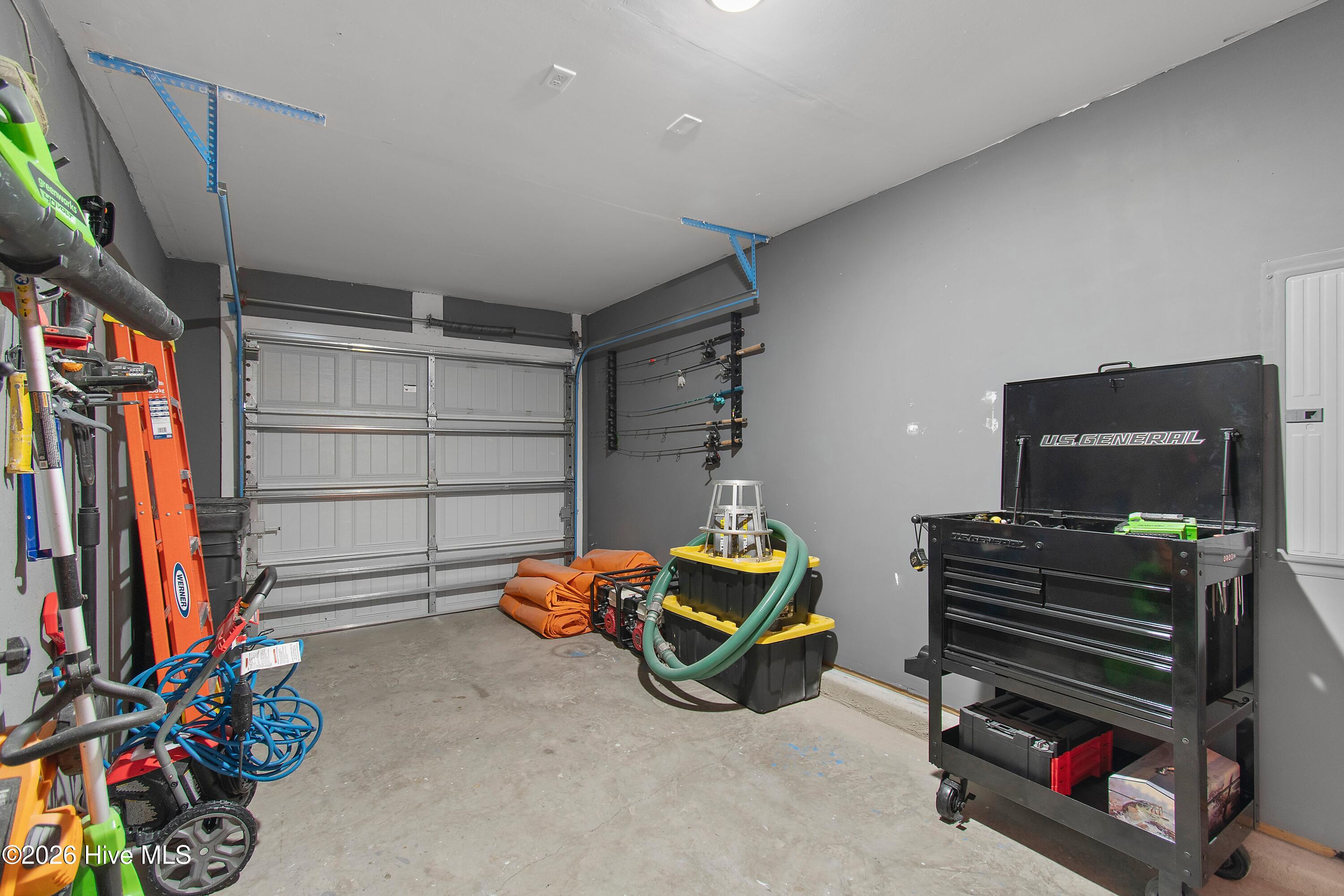 100549782 | Photo 36