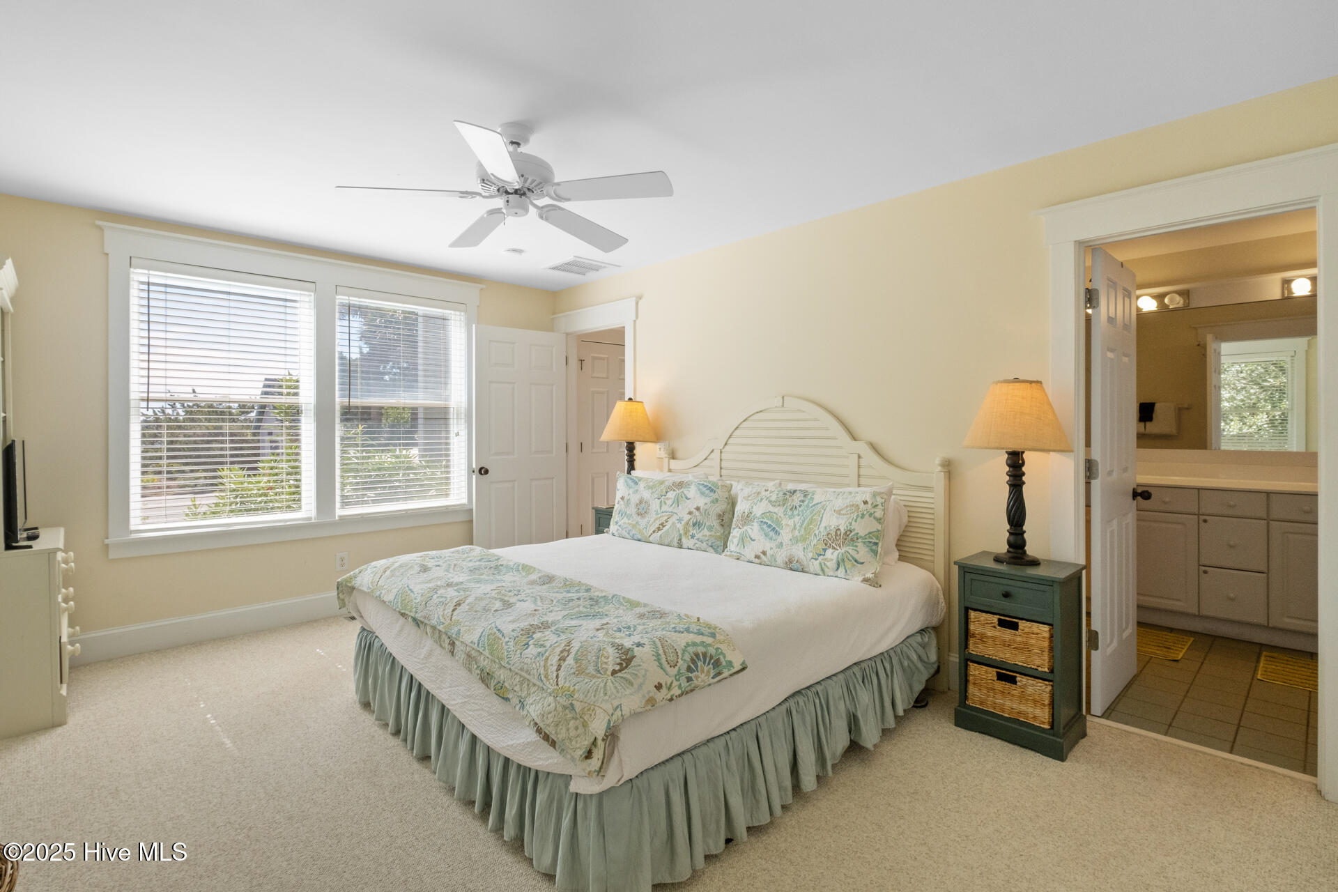 100493663 | Photo 25