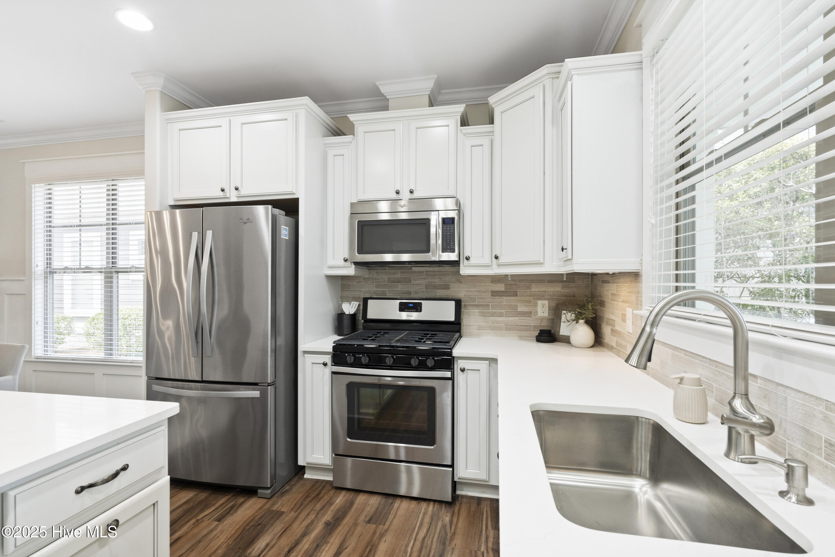 100497870 | Photo 11