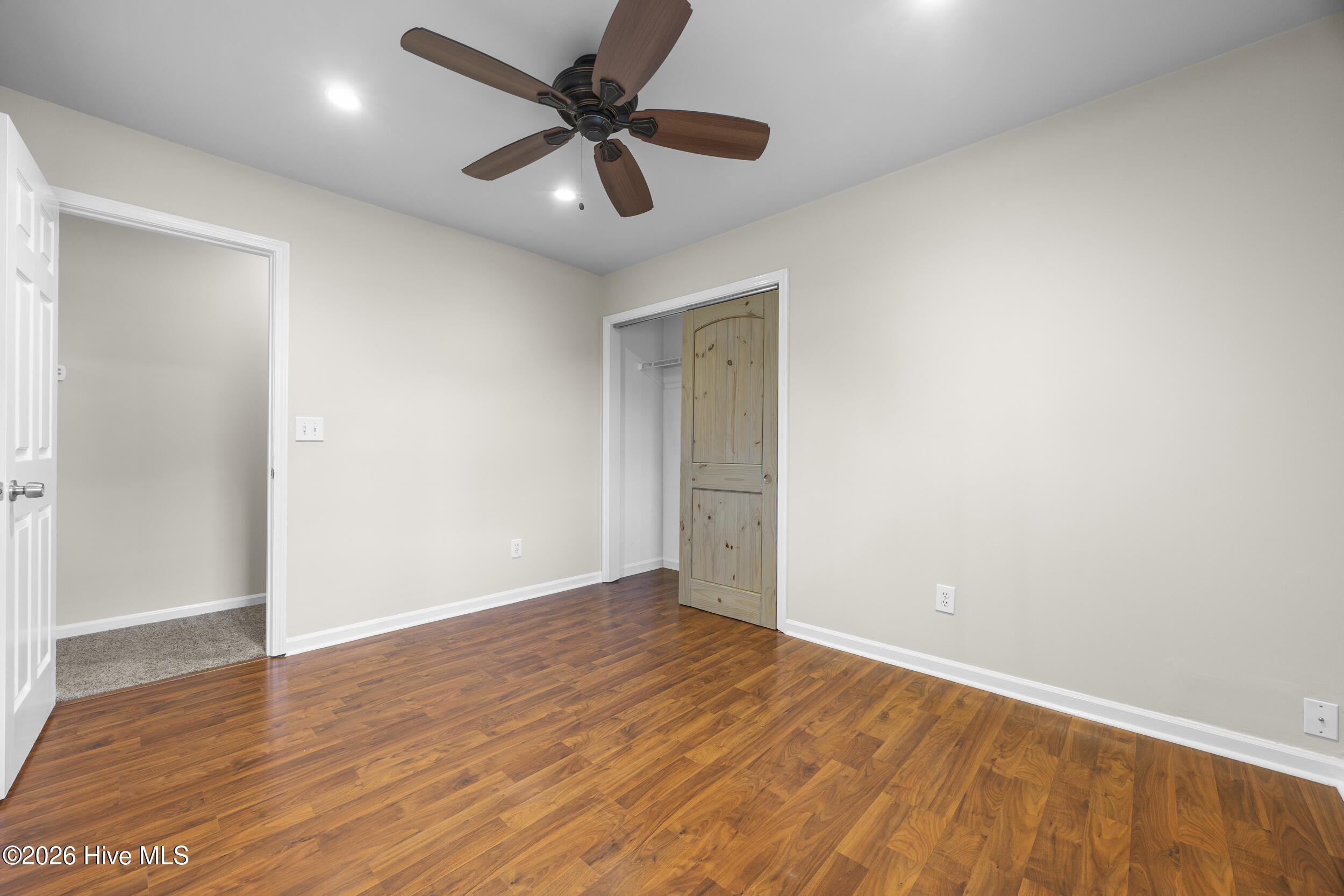 100560305 | Photo 31