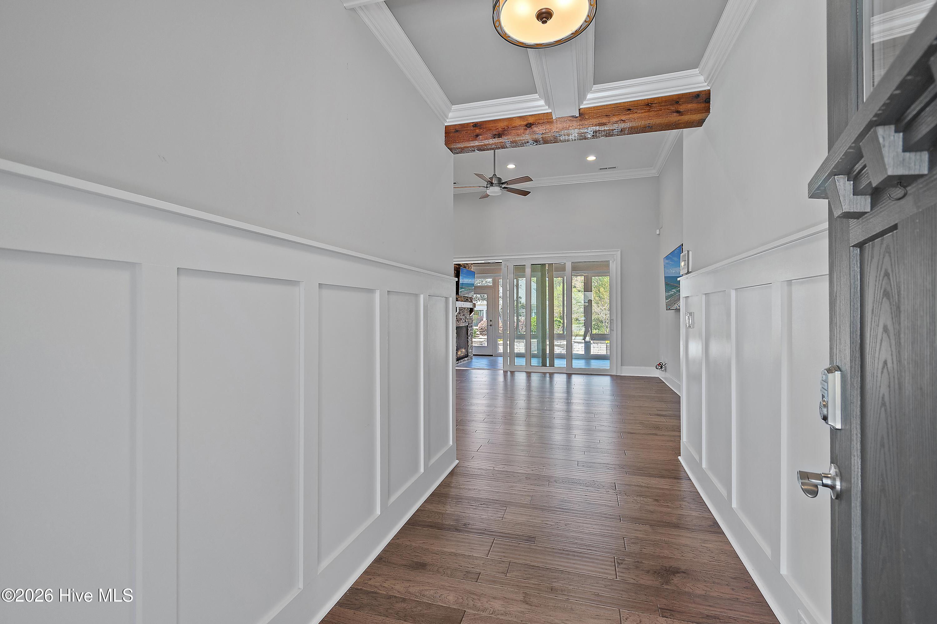 100564386 | Photo 10