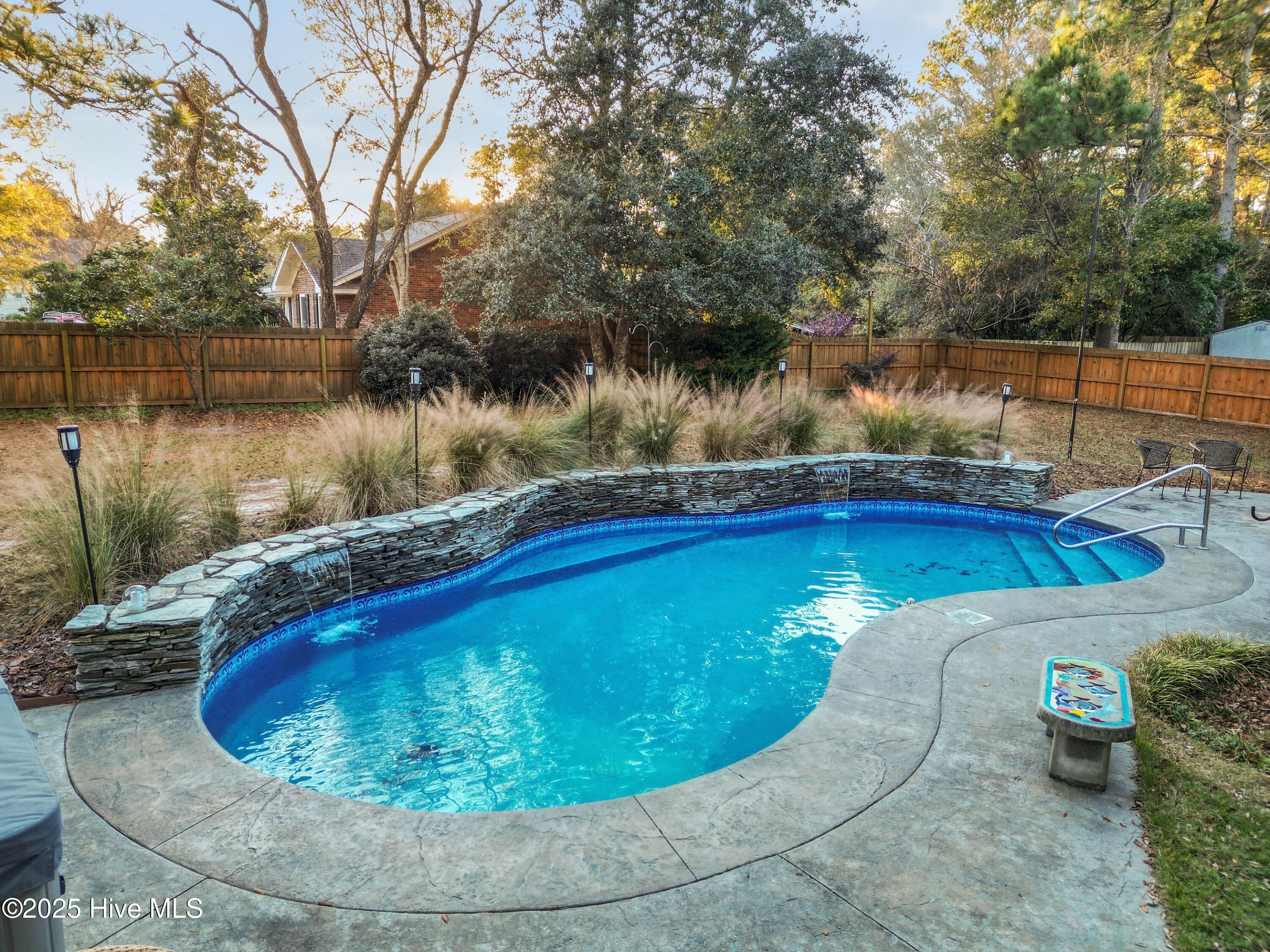 100545026 | Photo 42