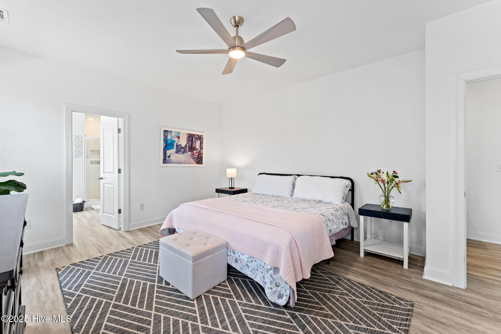 100528338 | Photo 24