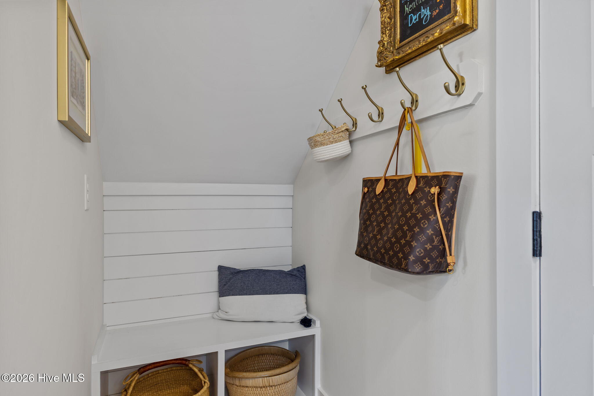 100569687 | Photo 19