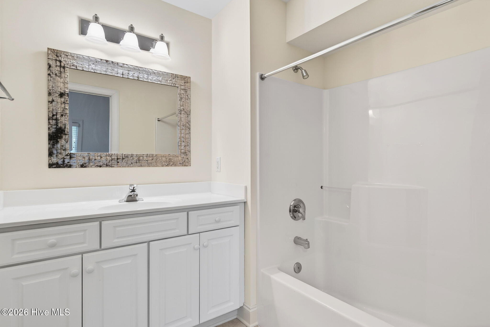 100553475 | Photo 47