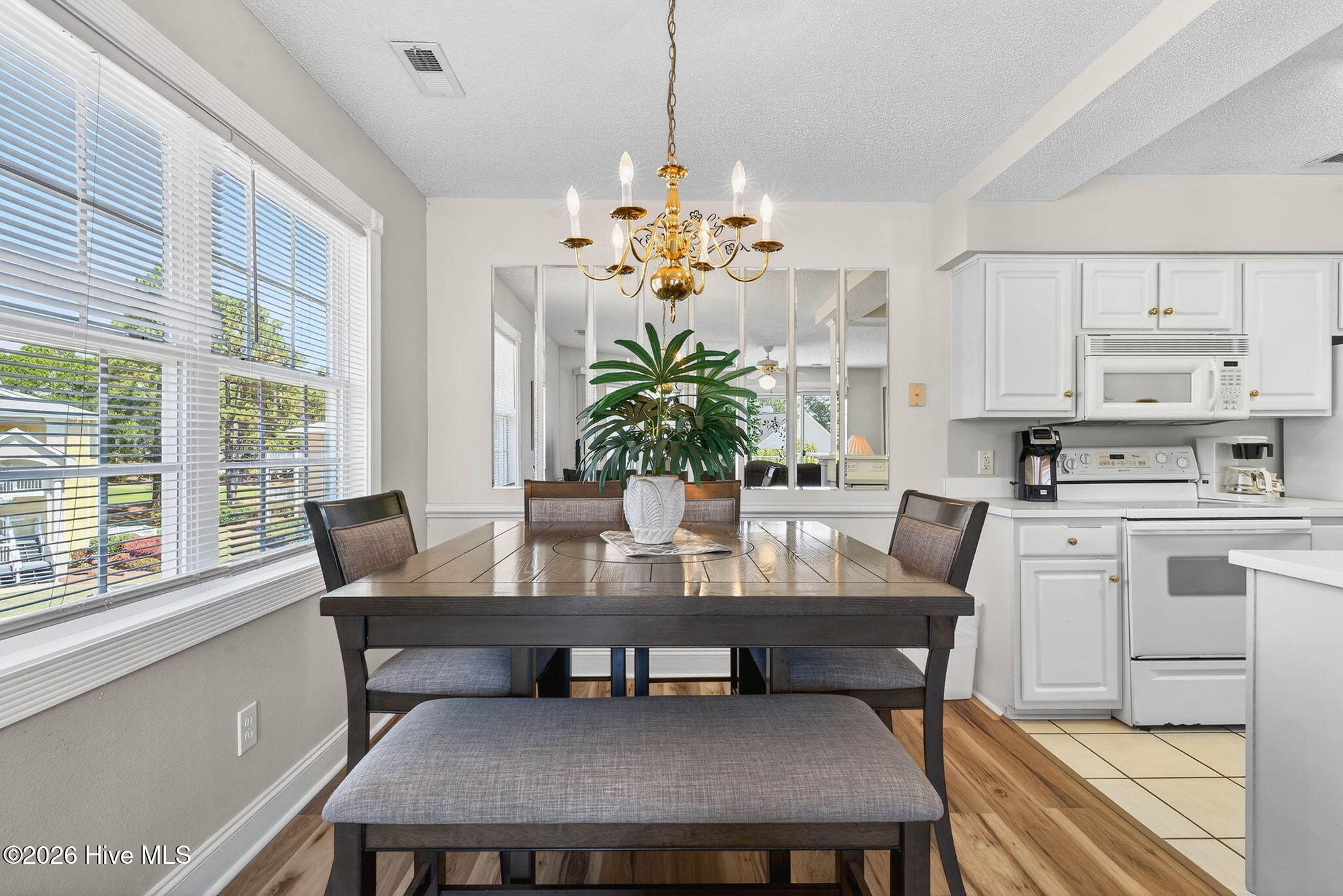 100561901 | Photo 11