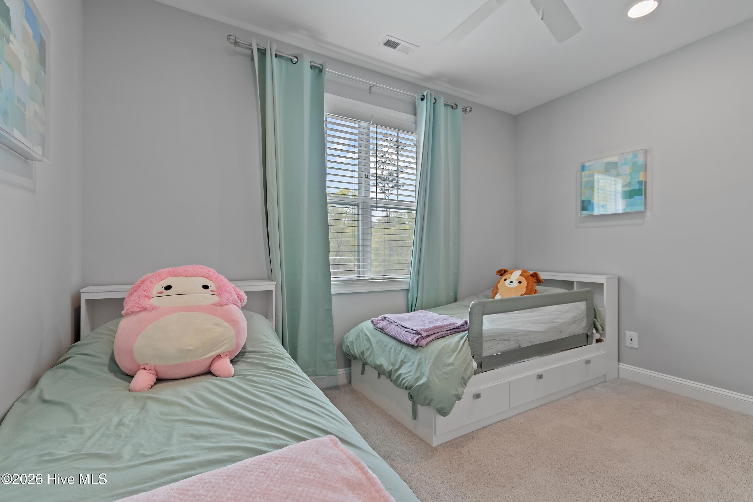 100565017 | Photo 47