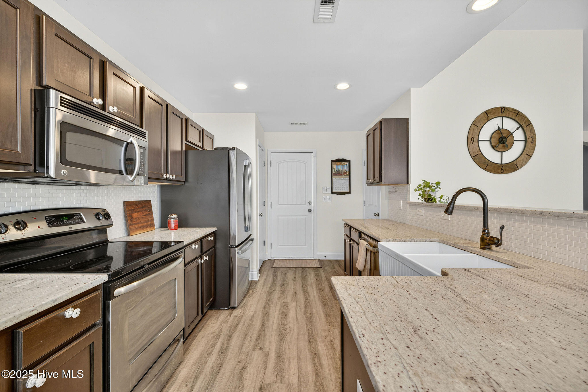 100539935 | Photo 10