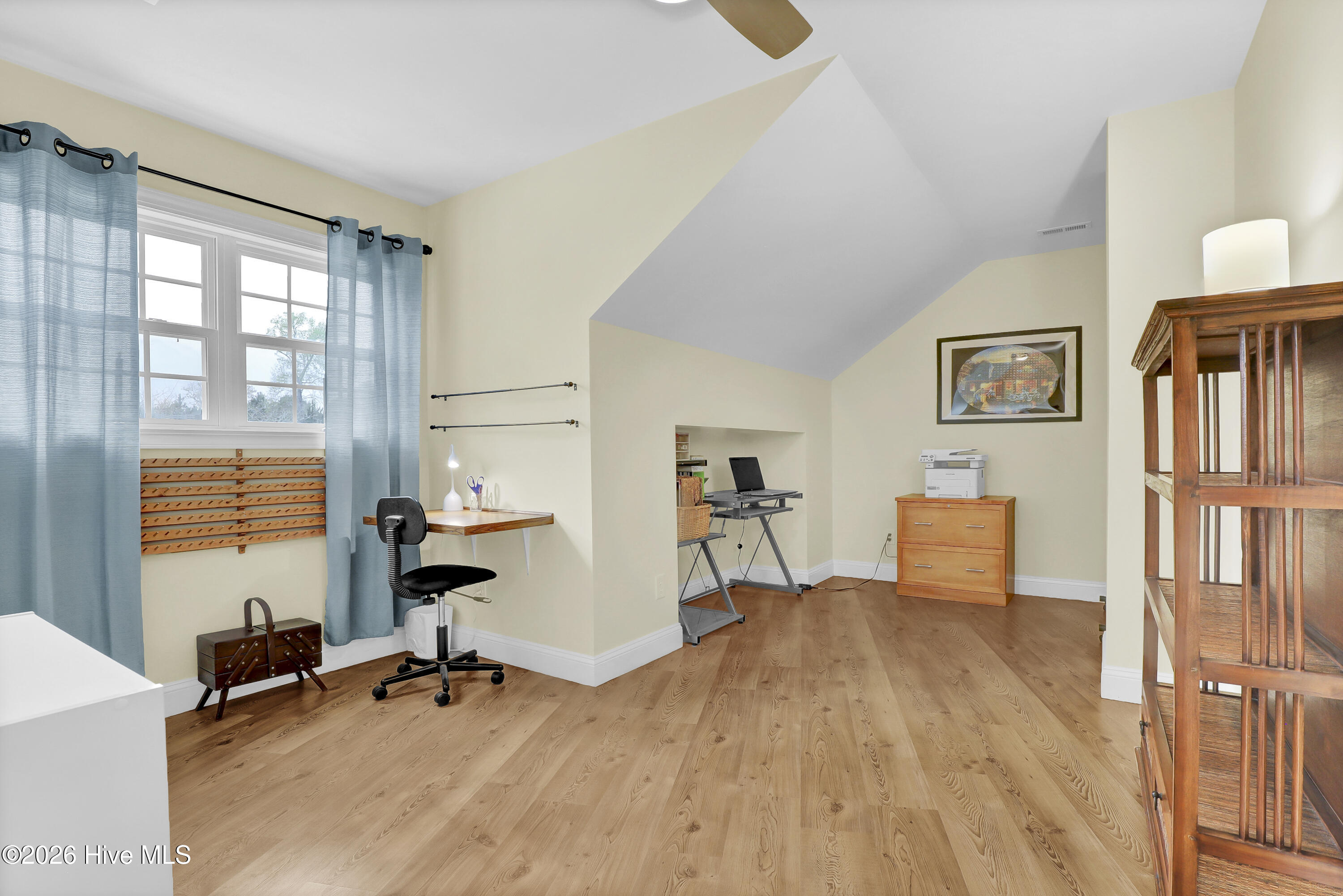 100563243 | Photo 38