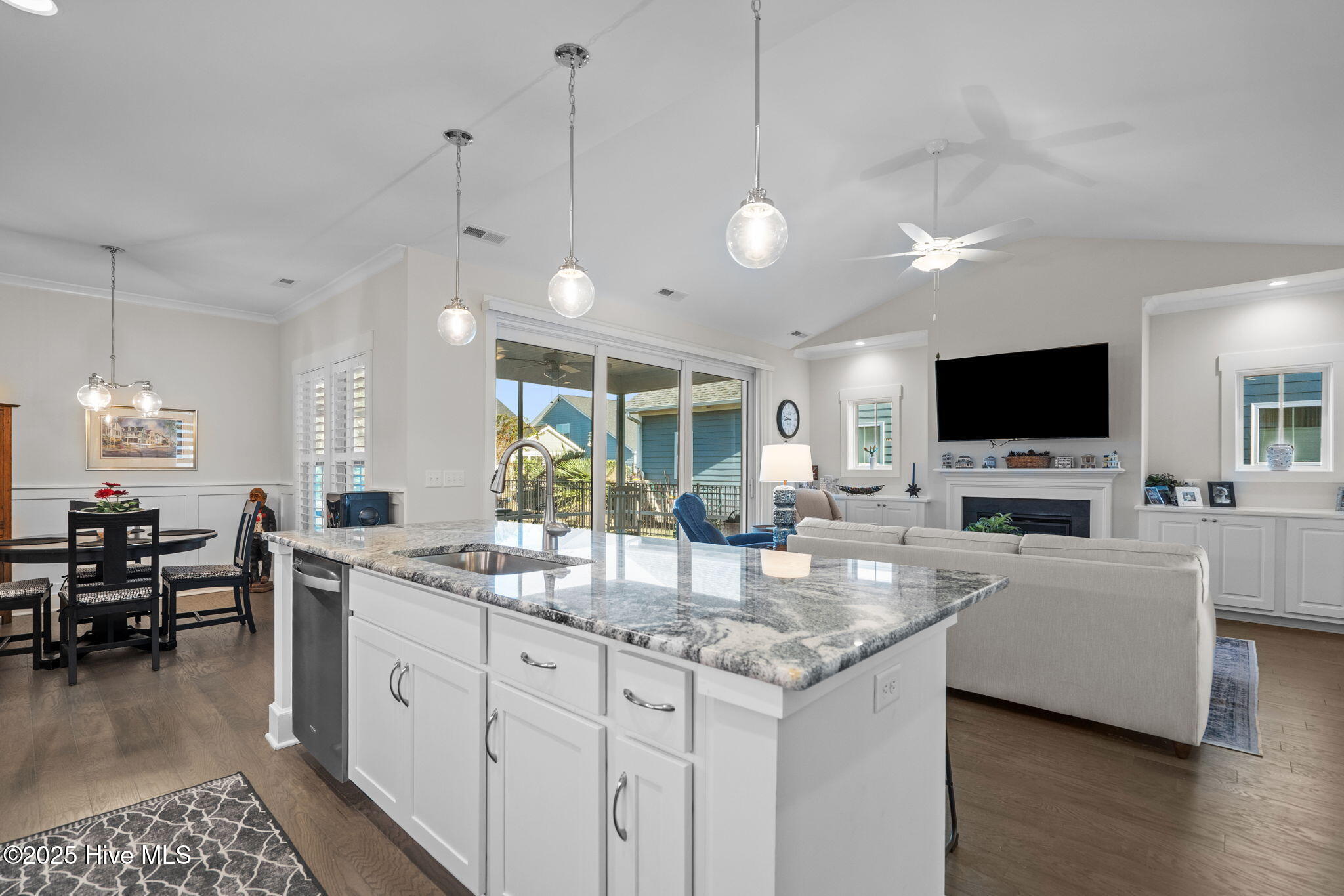 100537659 | Photo 16