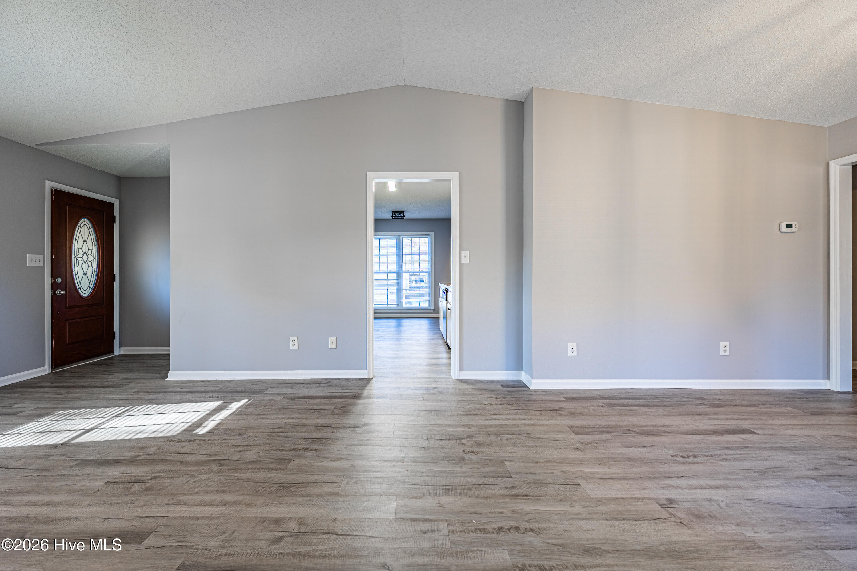 100557378 | Photo 14