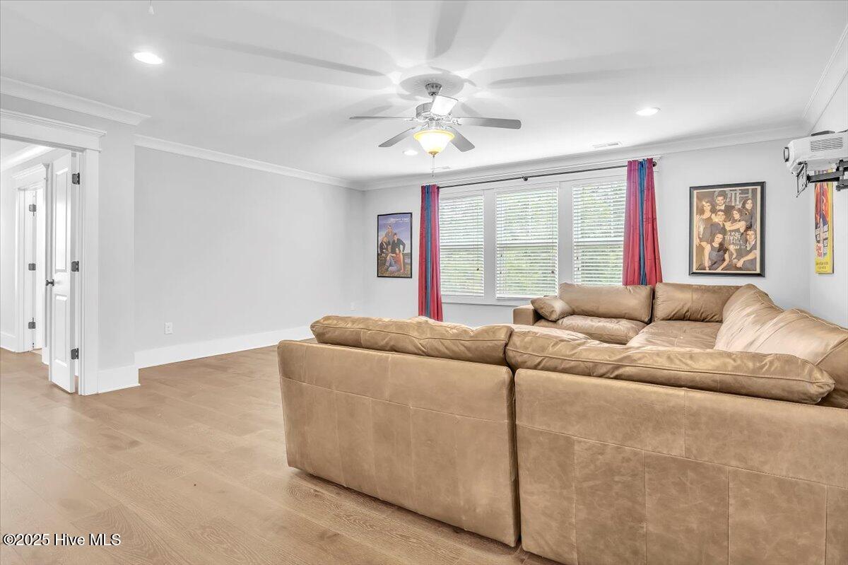 100523445 | Photo 30