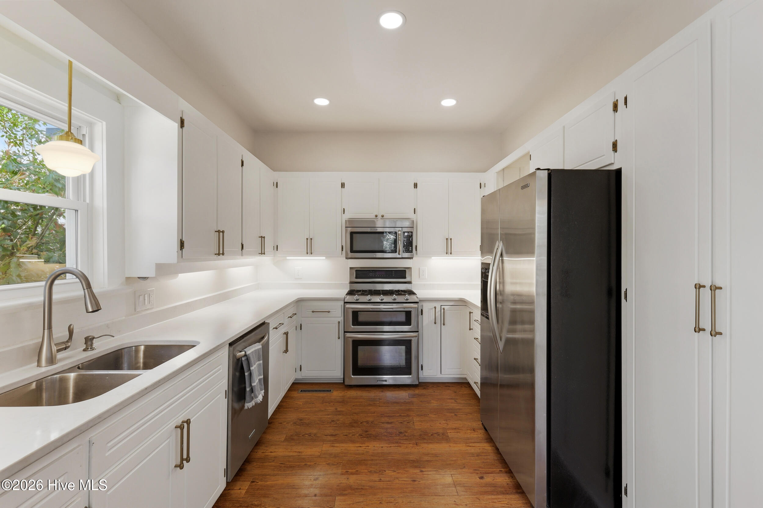 100561300 | Photo 21