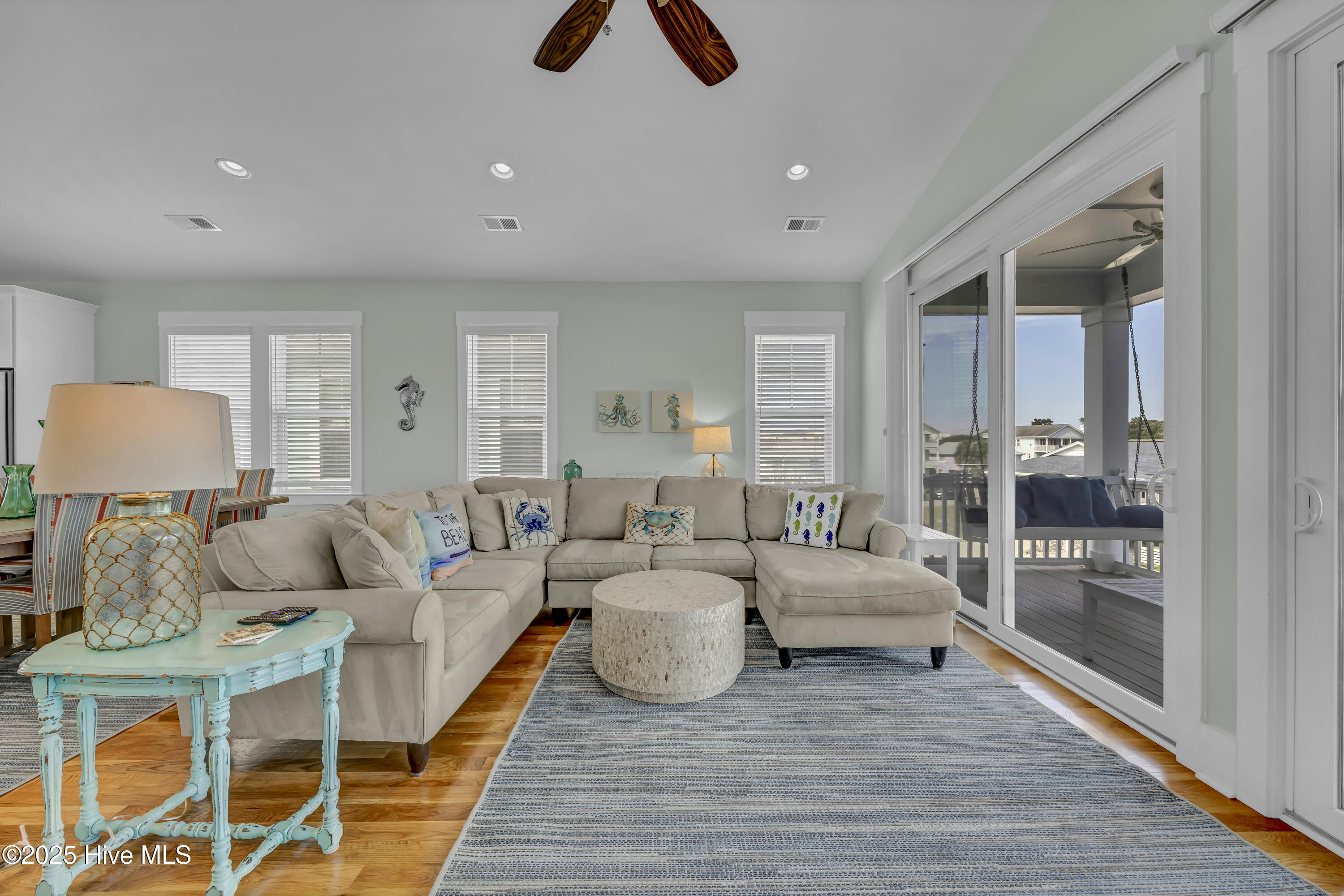 100535596 | Photo 12