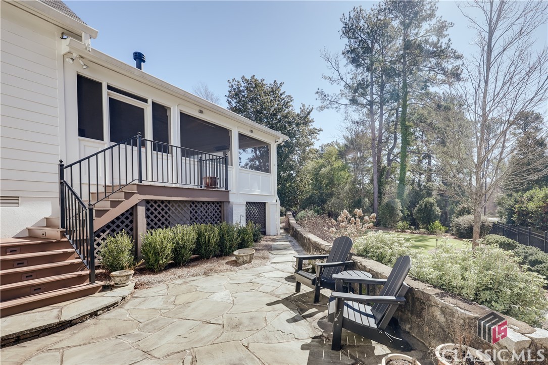 577 Cloverhurst Avenue W