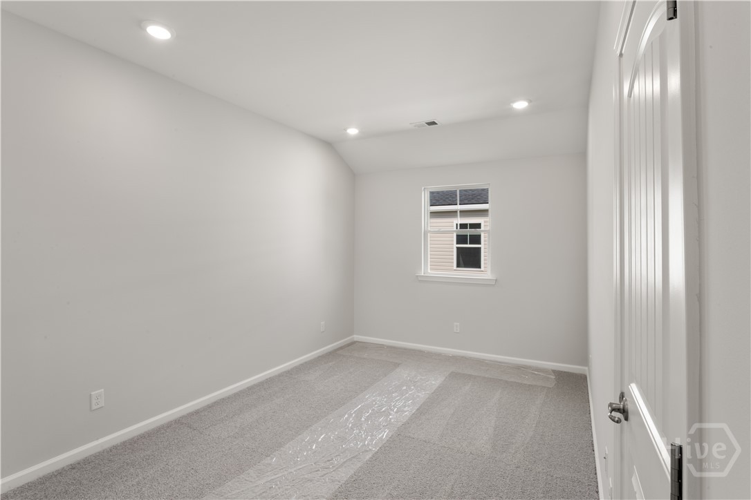 Upstairs loft - a versatile space!