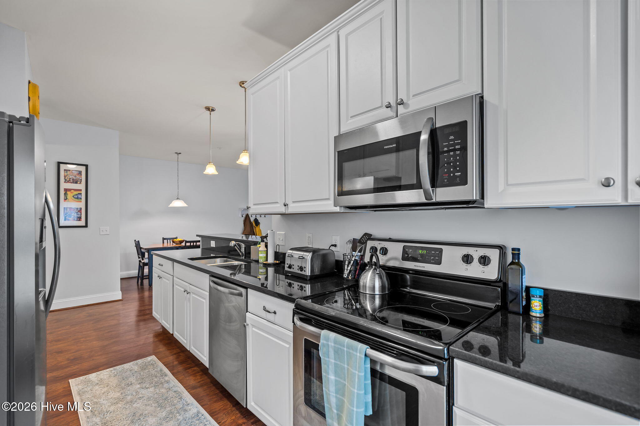 100554225 | Photo 23