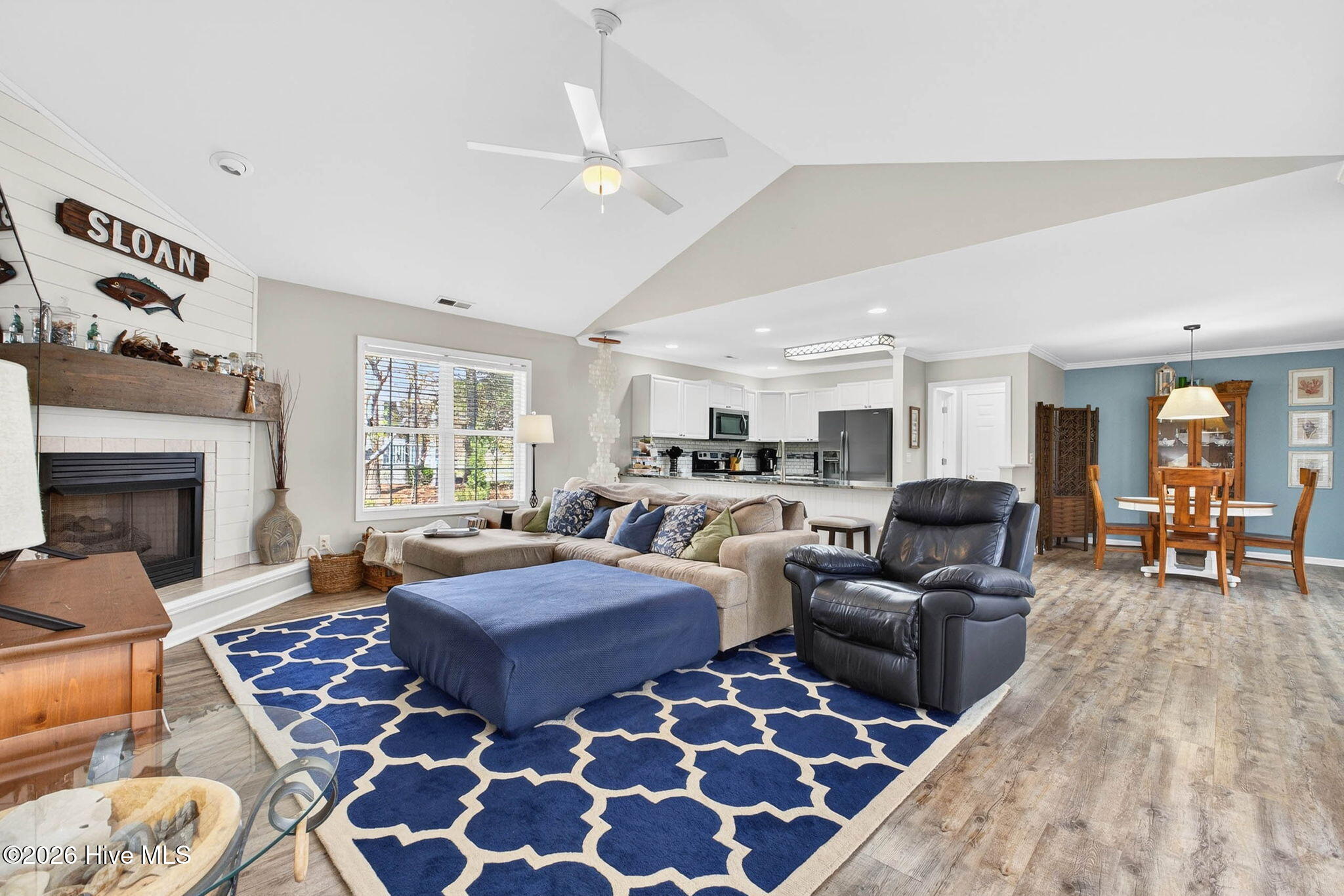 100562589 | Photo 36