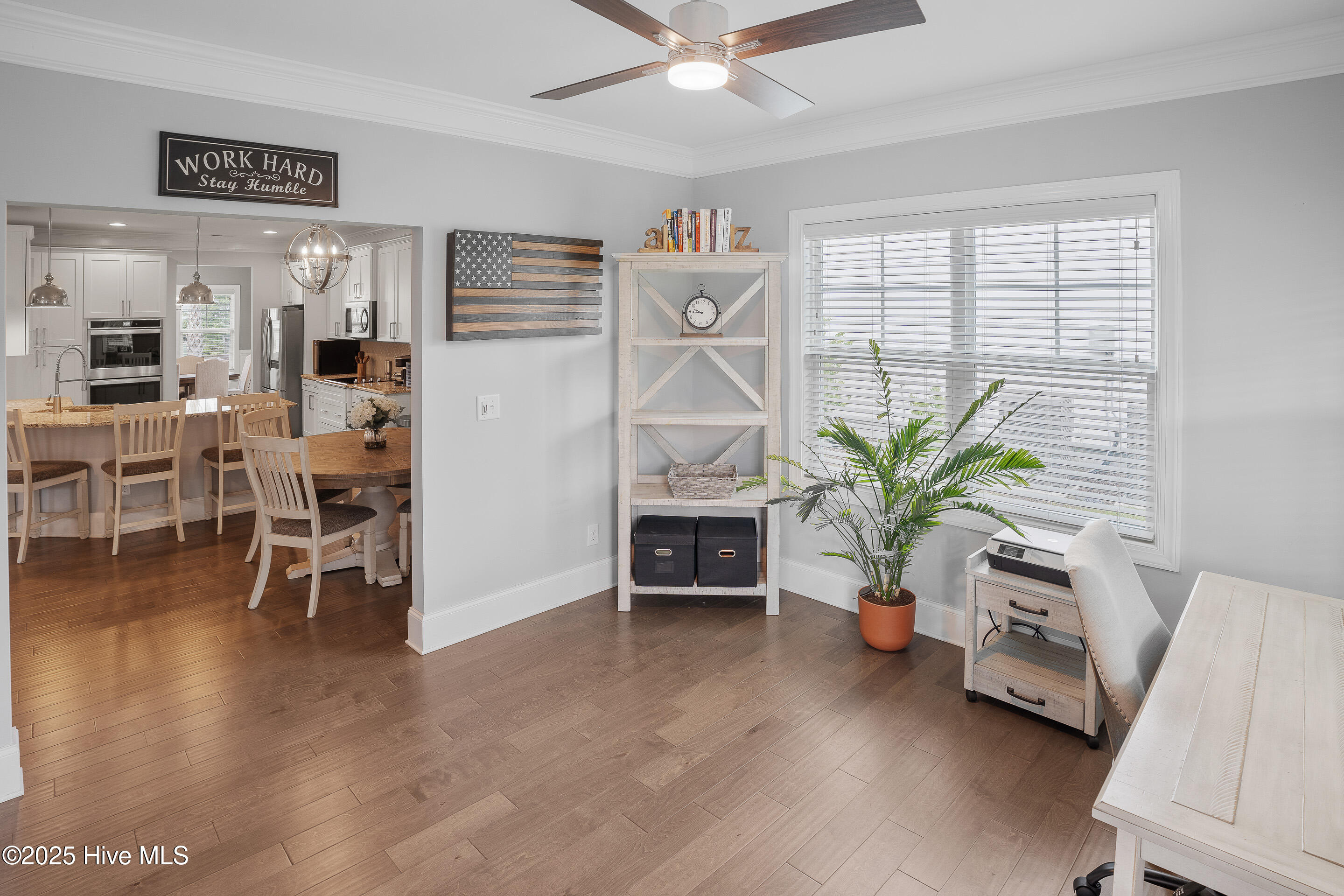 100520061 | Photo 15