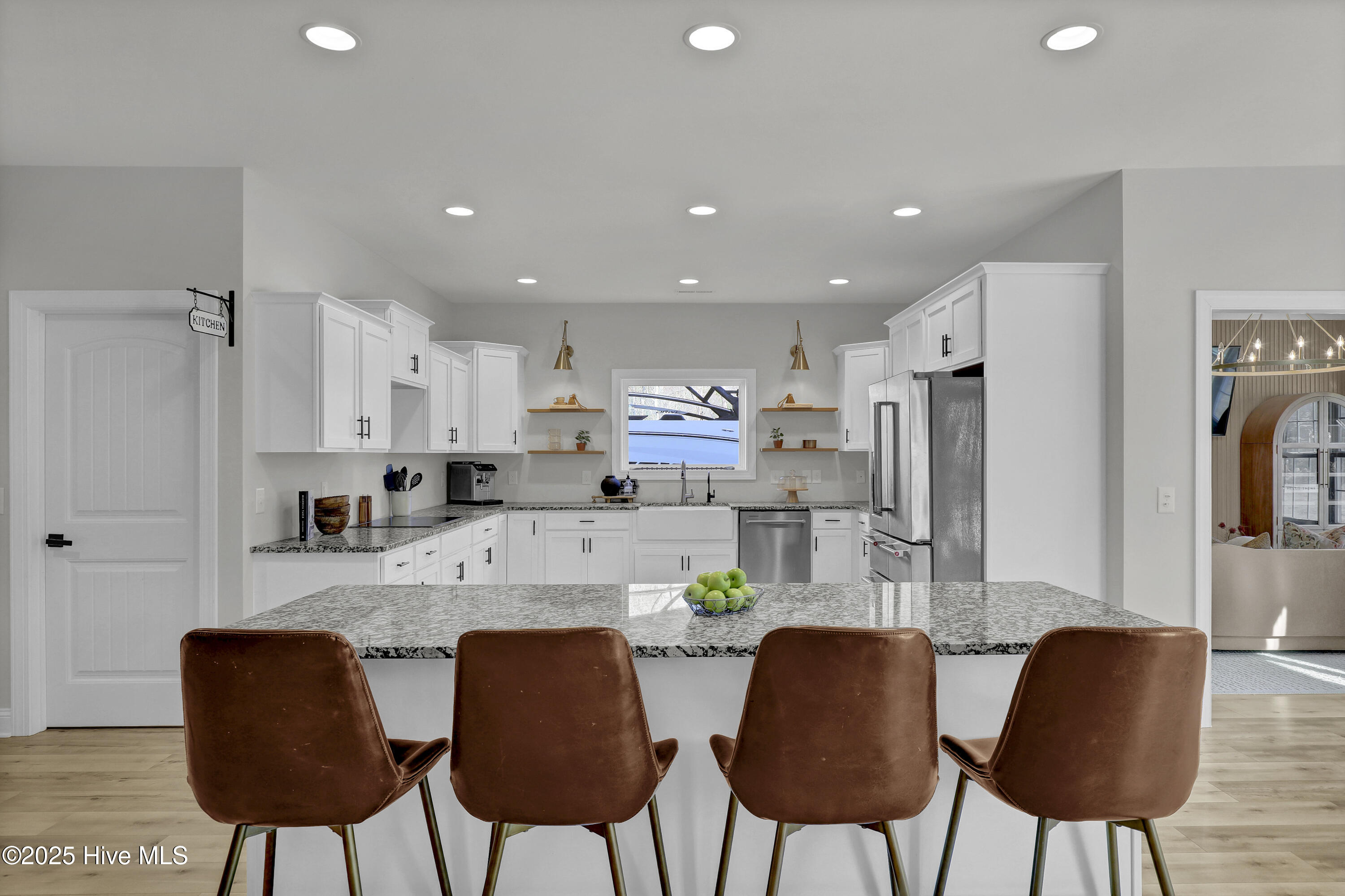 100546103 | Photo 15