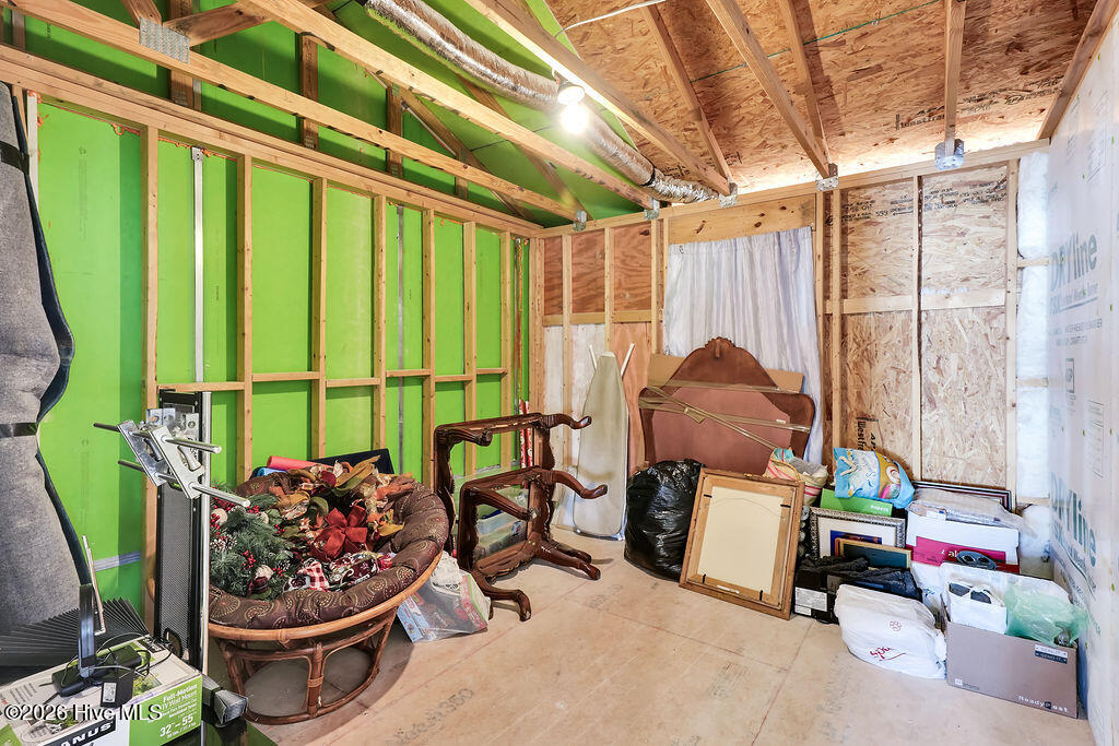 100565667 | Photo 26