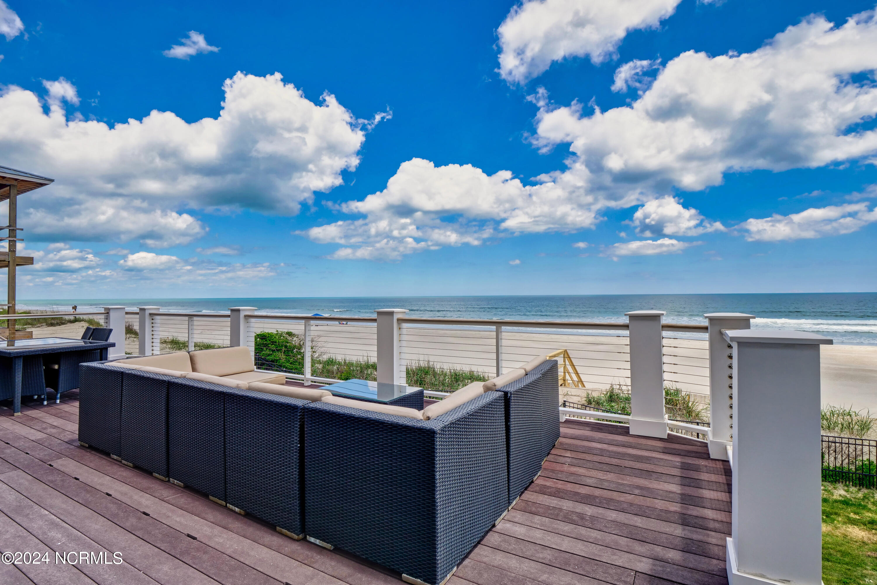 100498351 | Photo 51