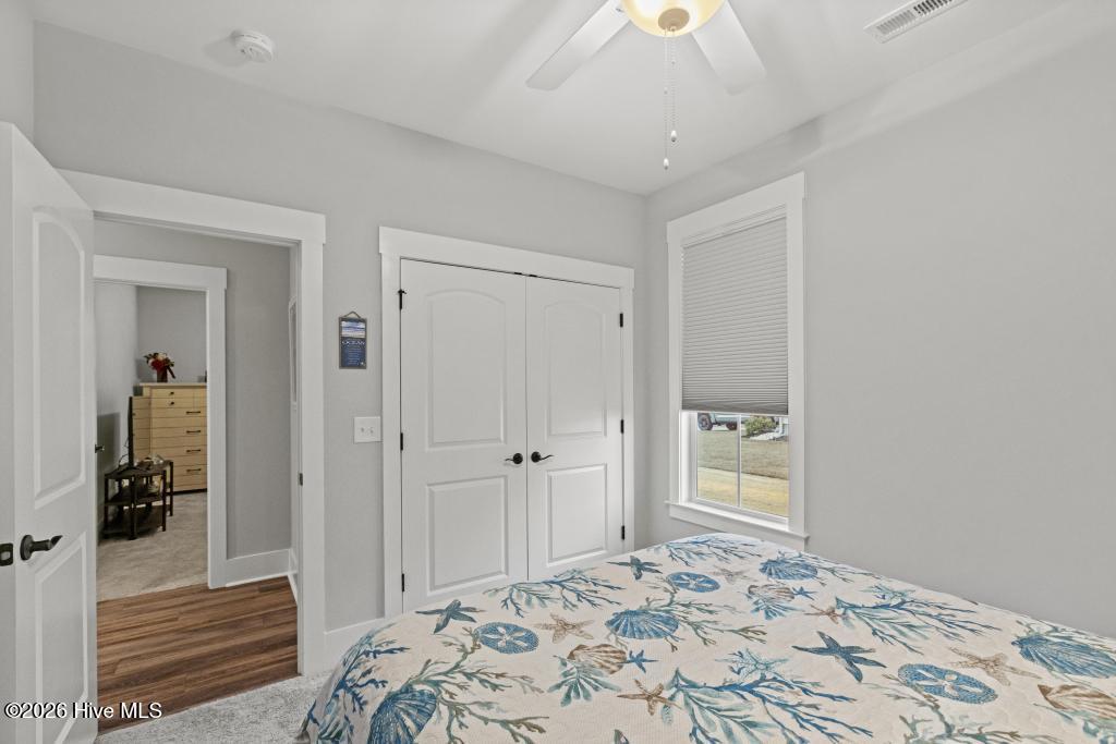 100569844 | Photo 47