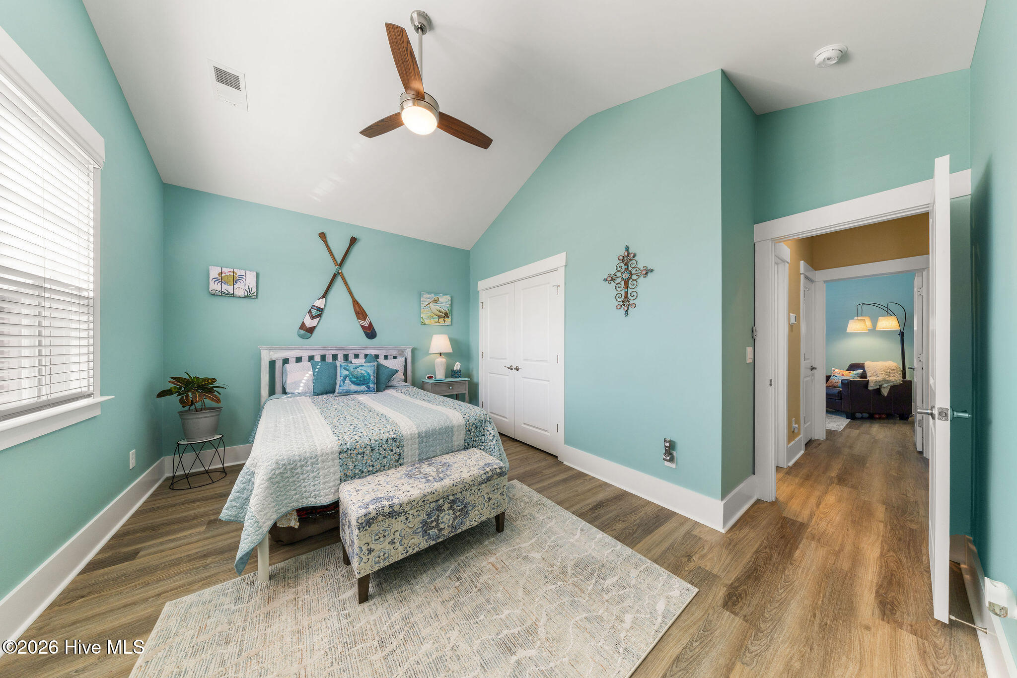 100554003 | Photo 12