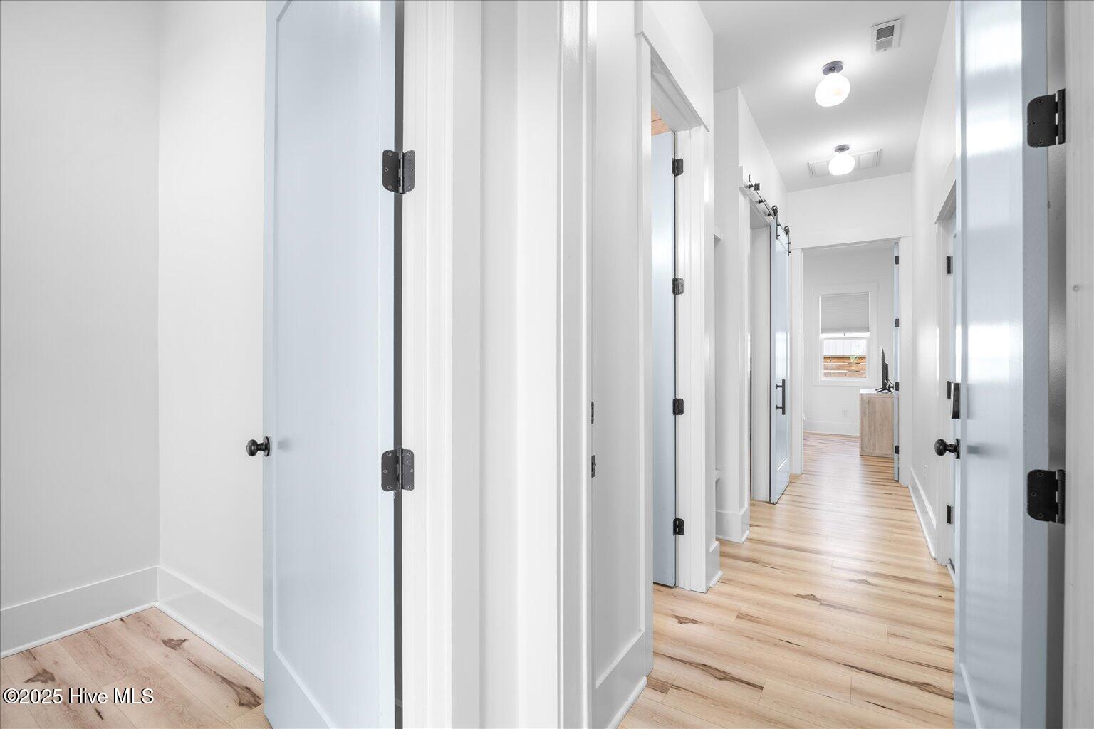 100544004 | Photo 31