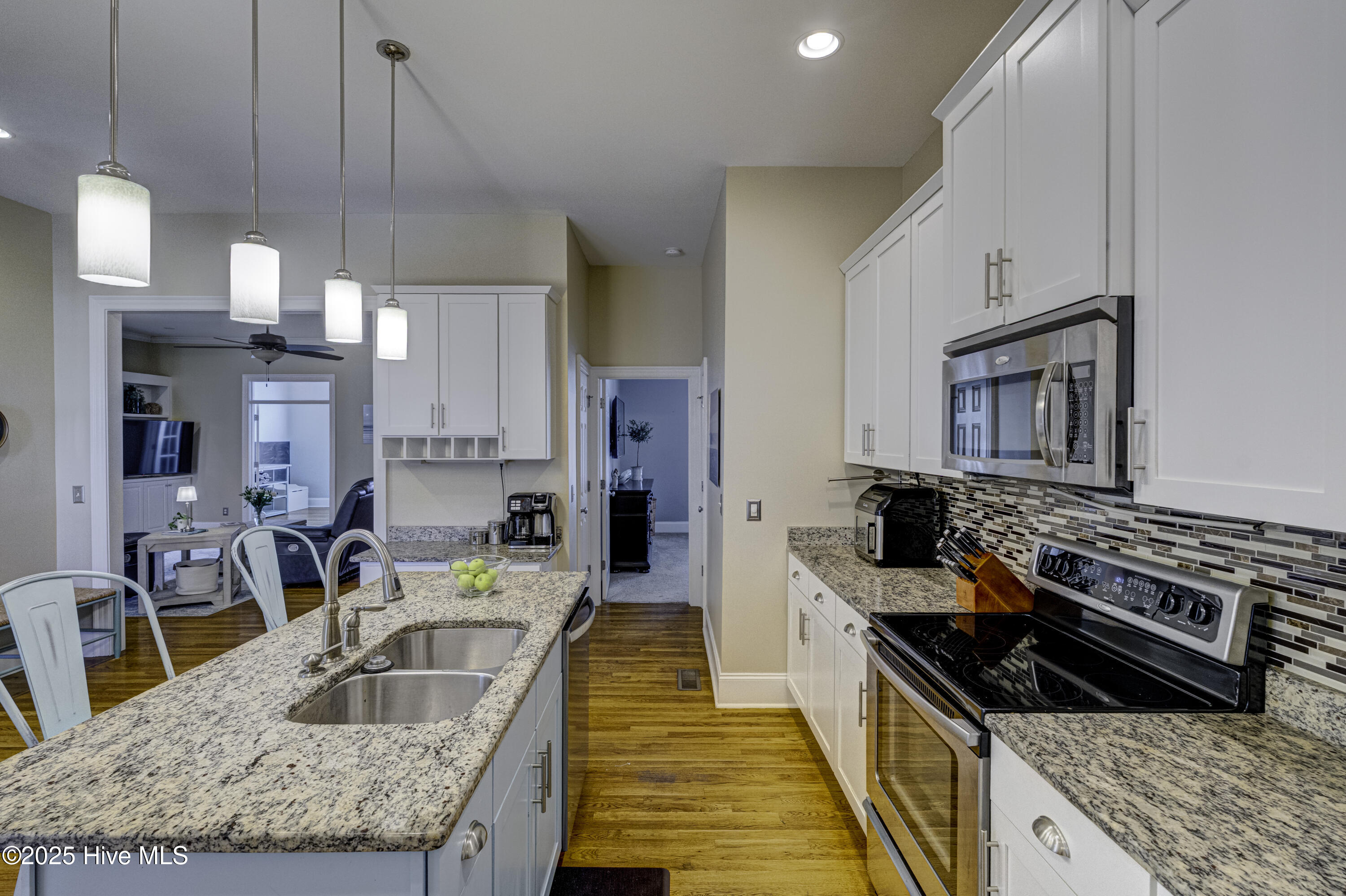 100535158 | Photo 24