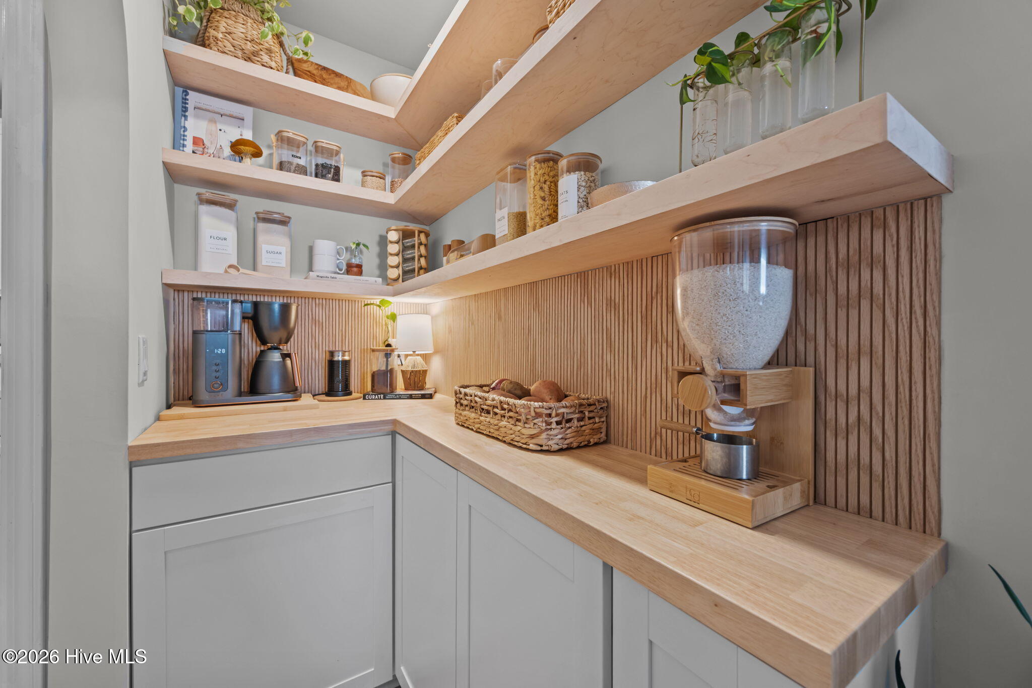 100557335 | Photo 22