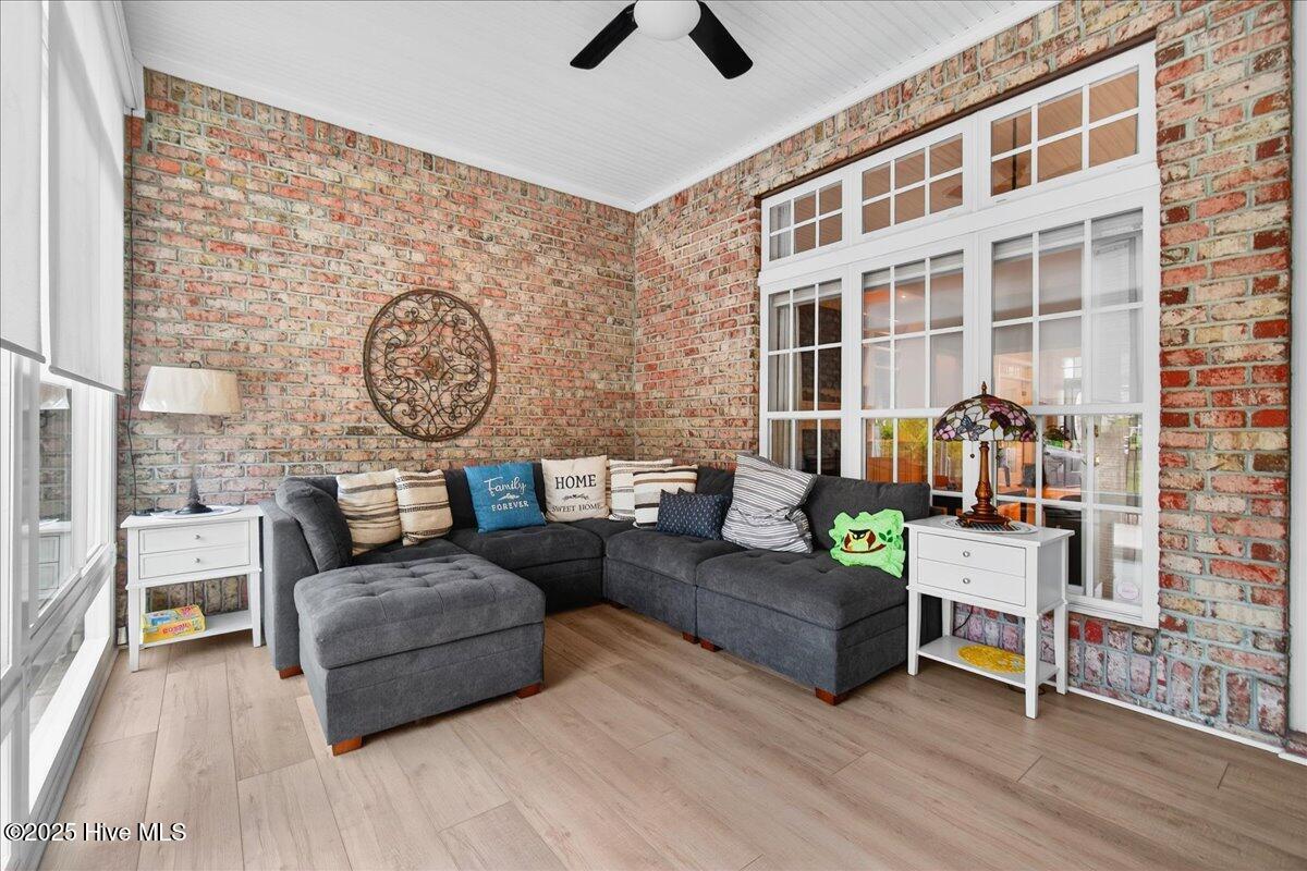 100535406 | Photo 18