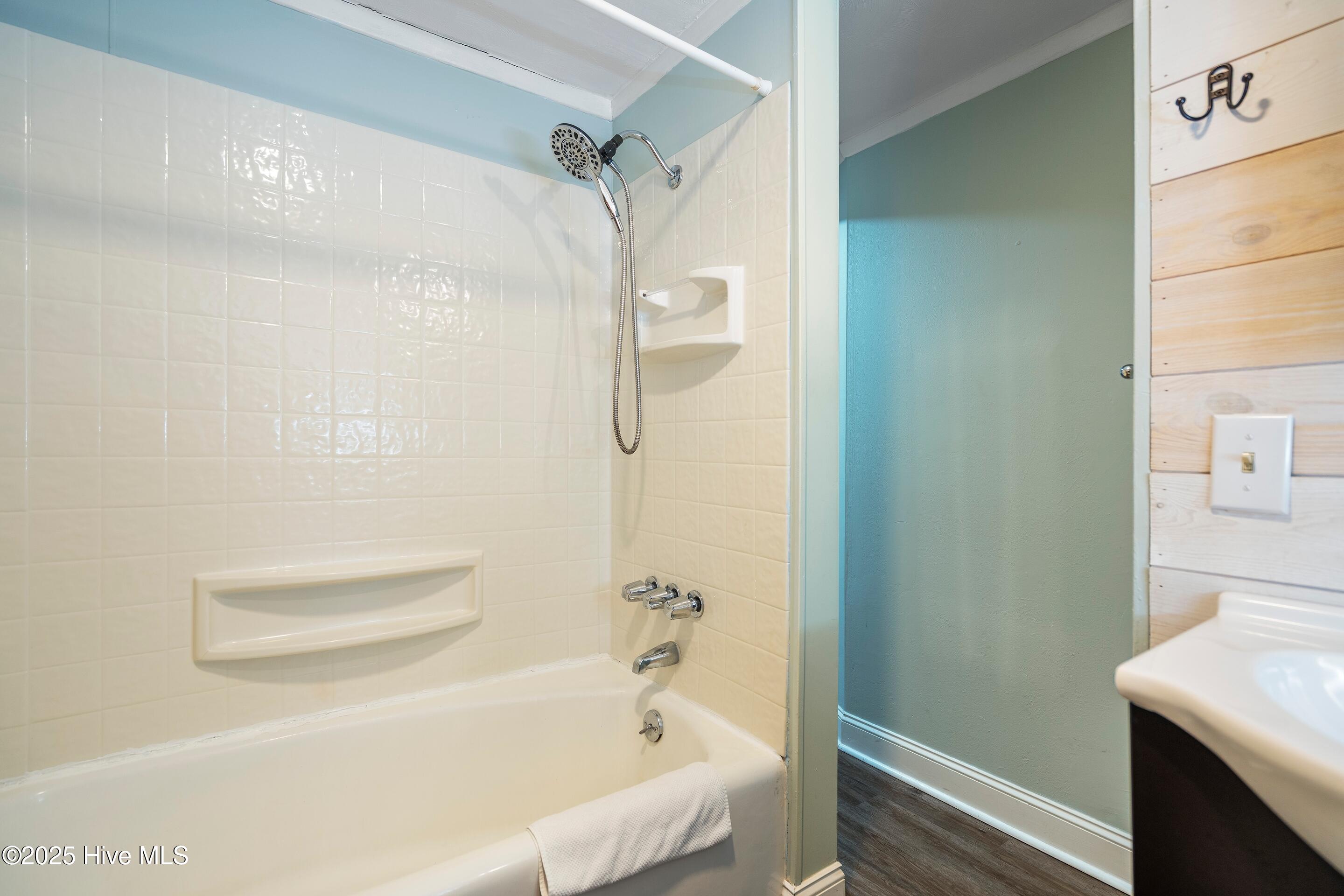 100535367 | Photo 11