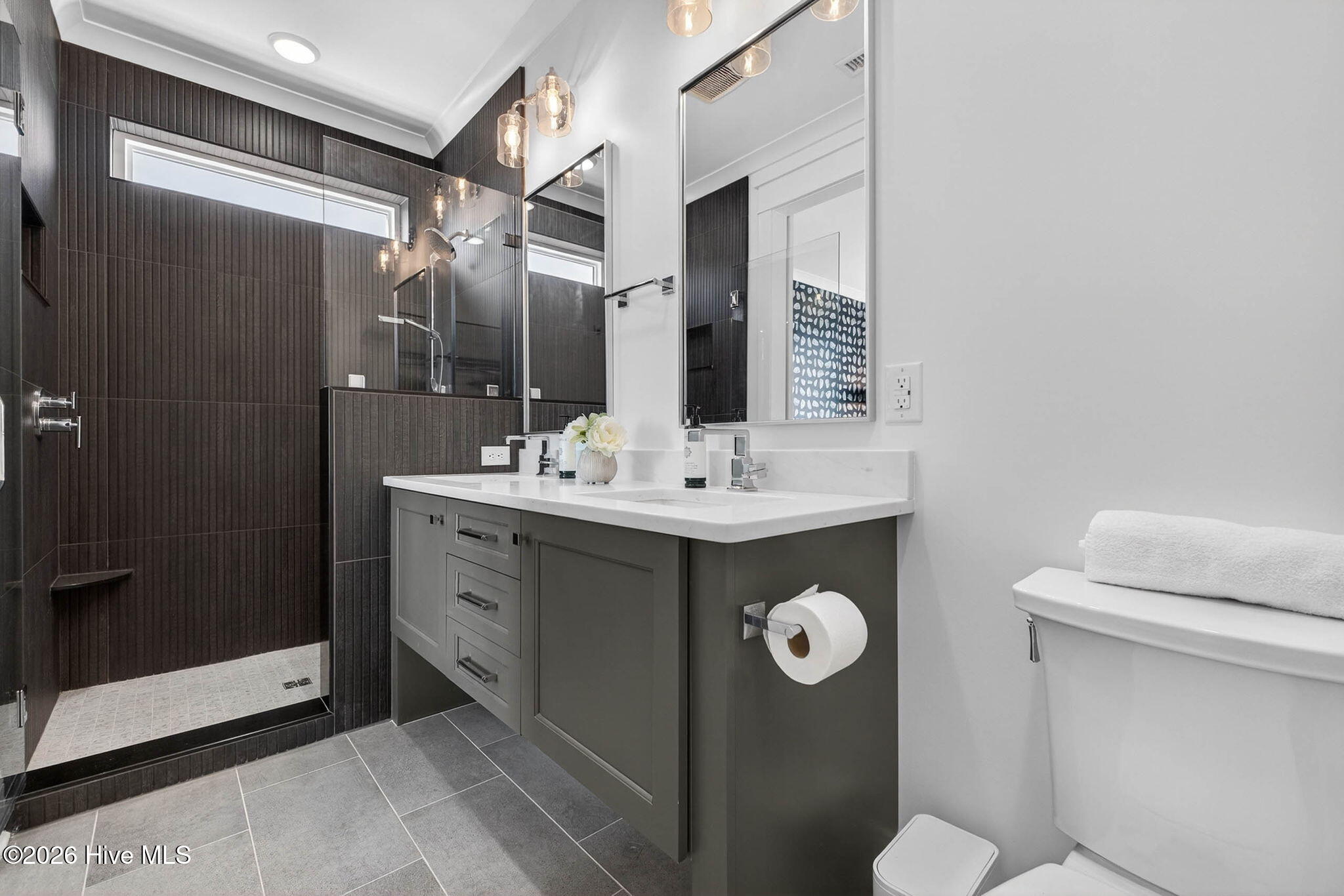 100543300 | Photo 72