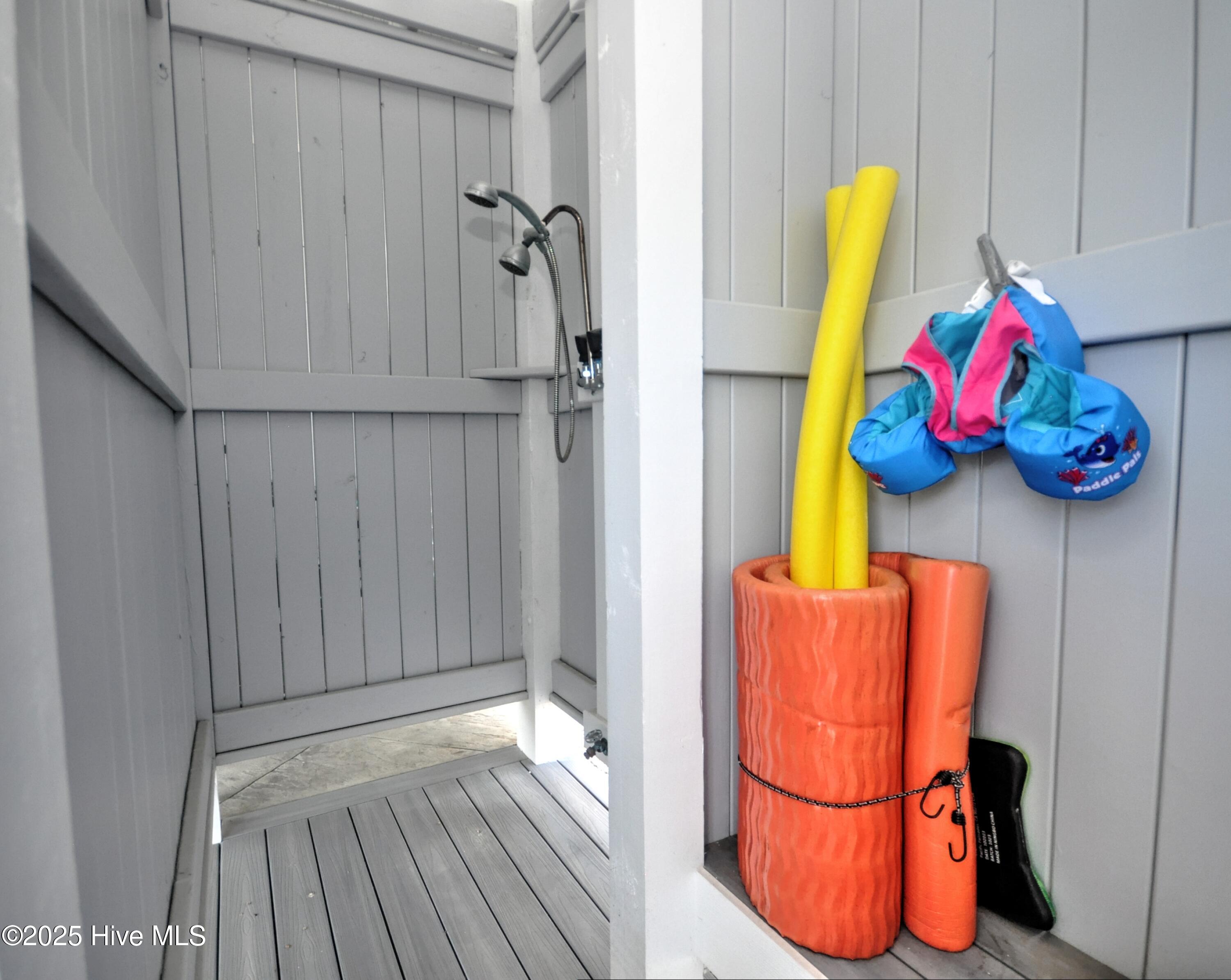 100533074 | Photo 65