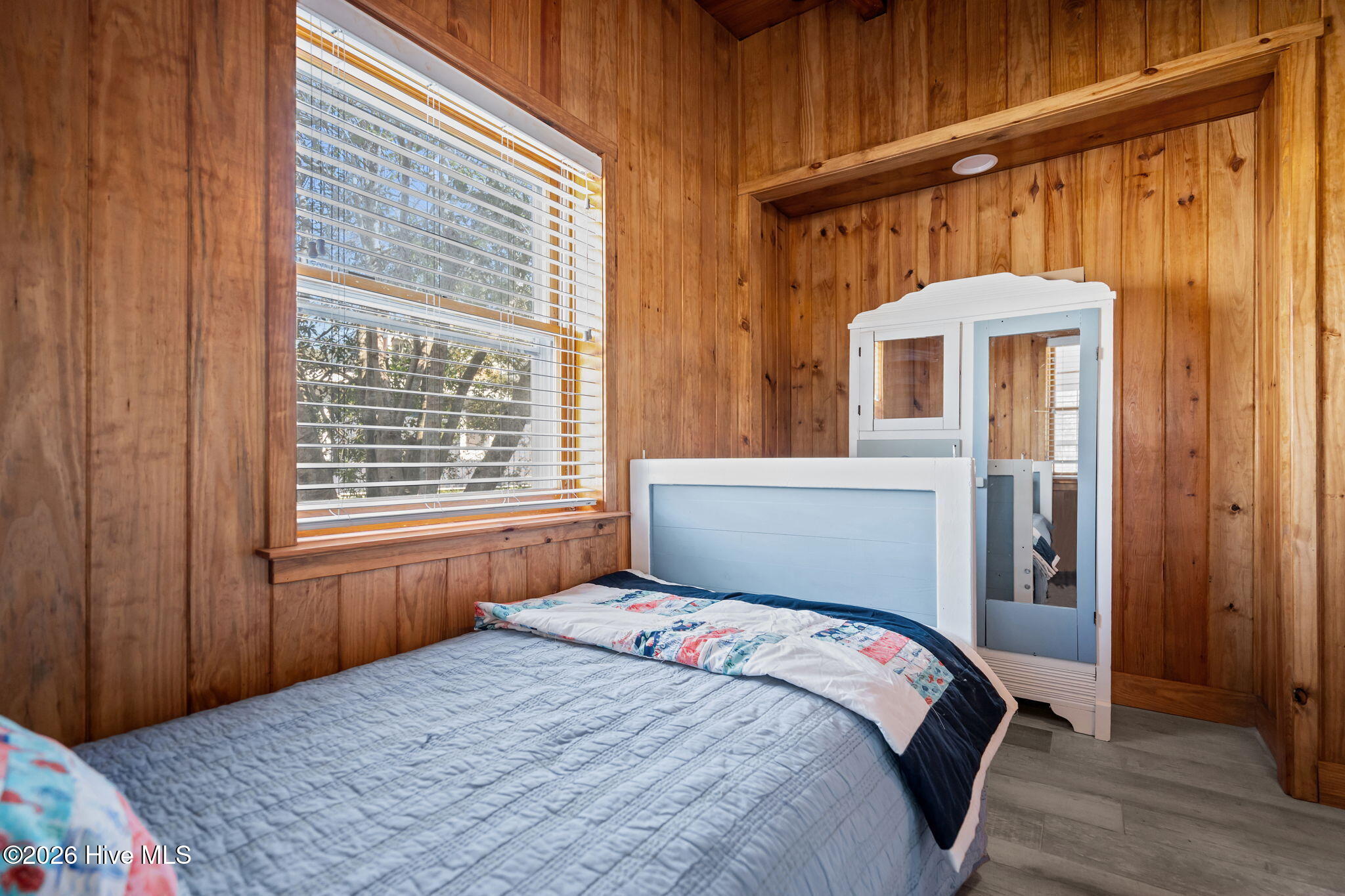 100545897 | Photo 33