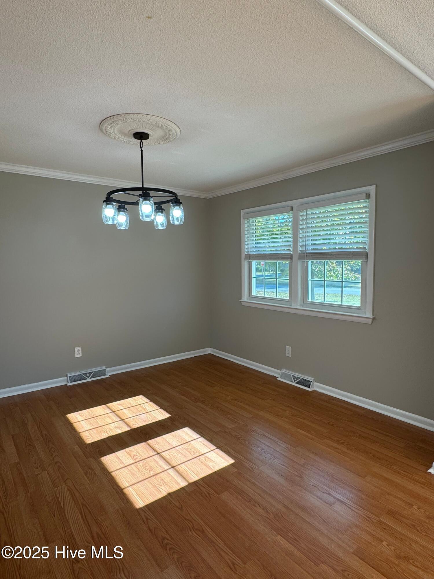 100542072 | Photo 11