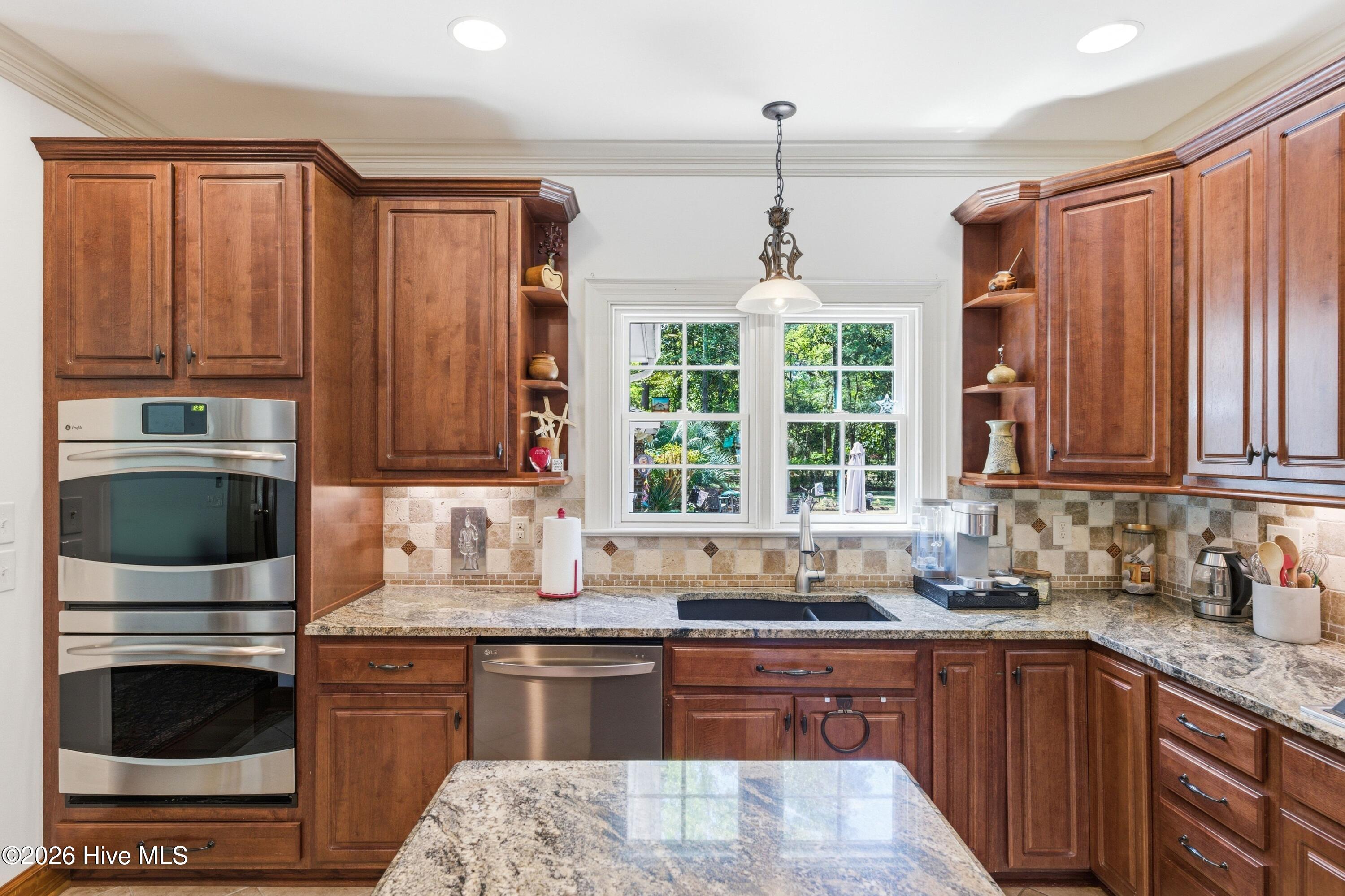 100566267 | Photo 11