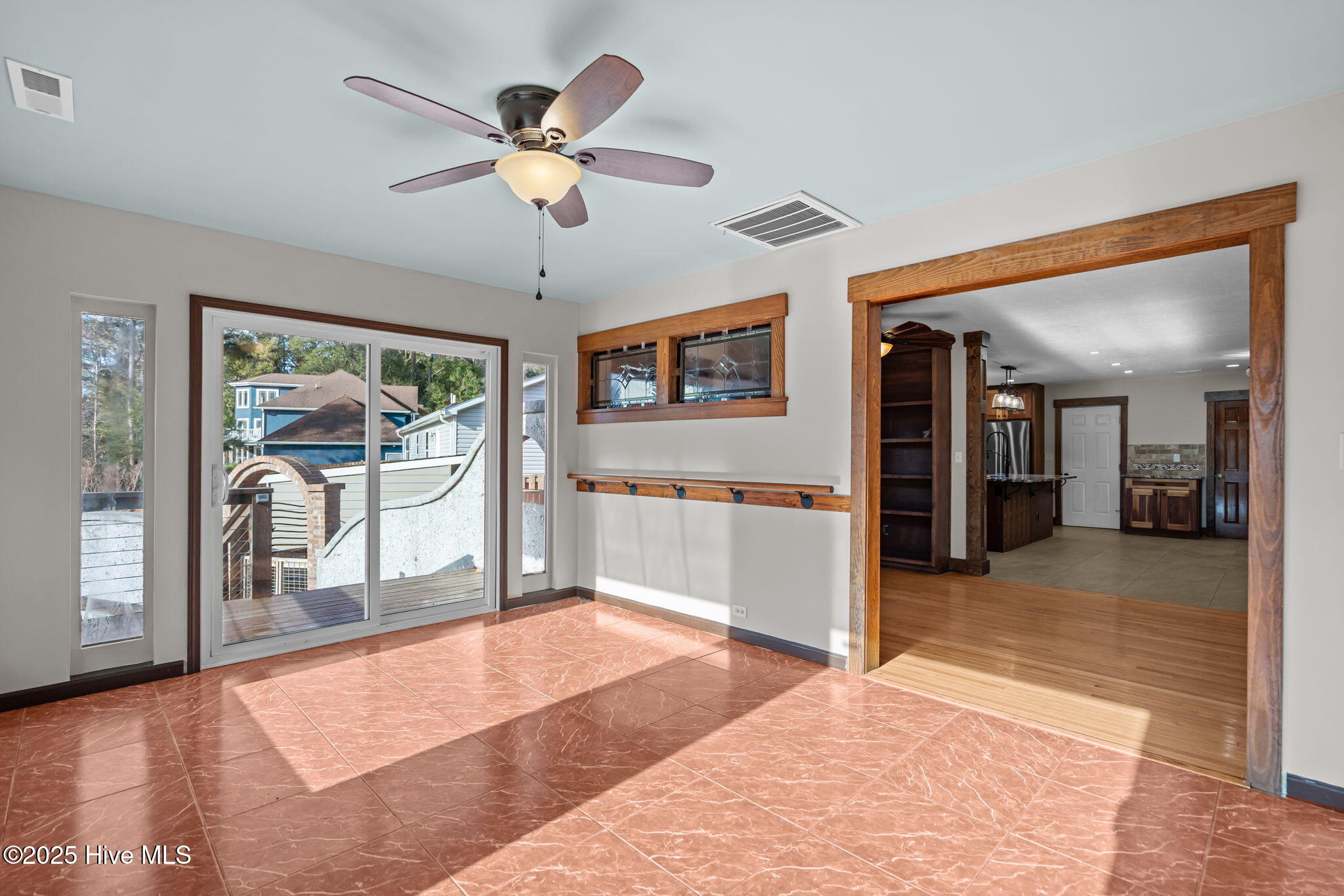 100536455 | Photo 19