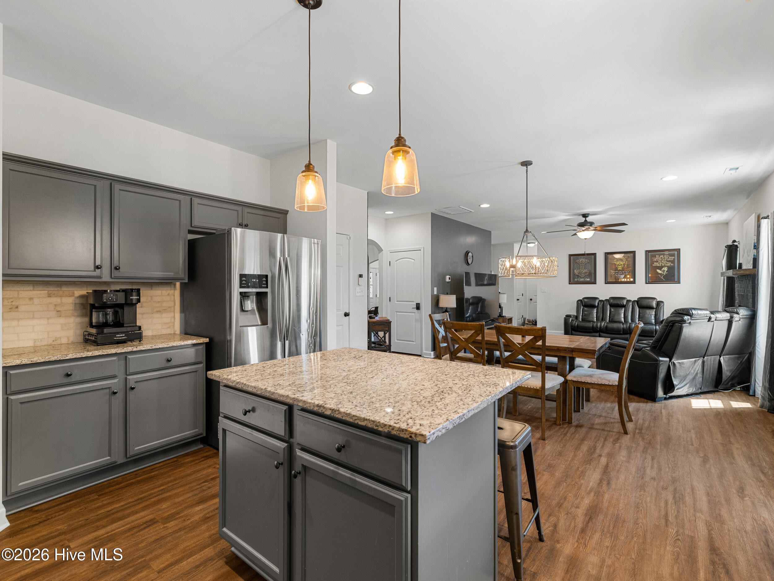 100570237 | Photo 41