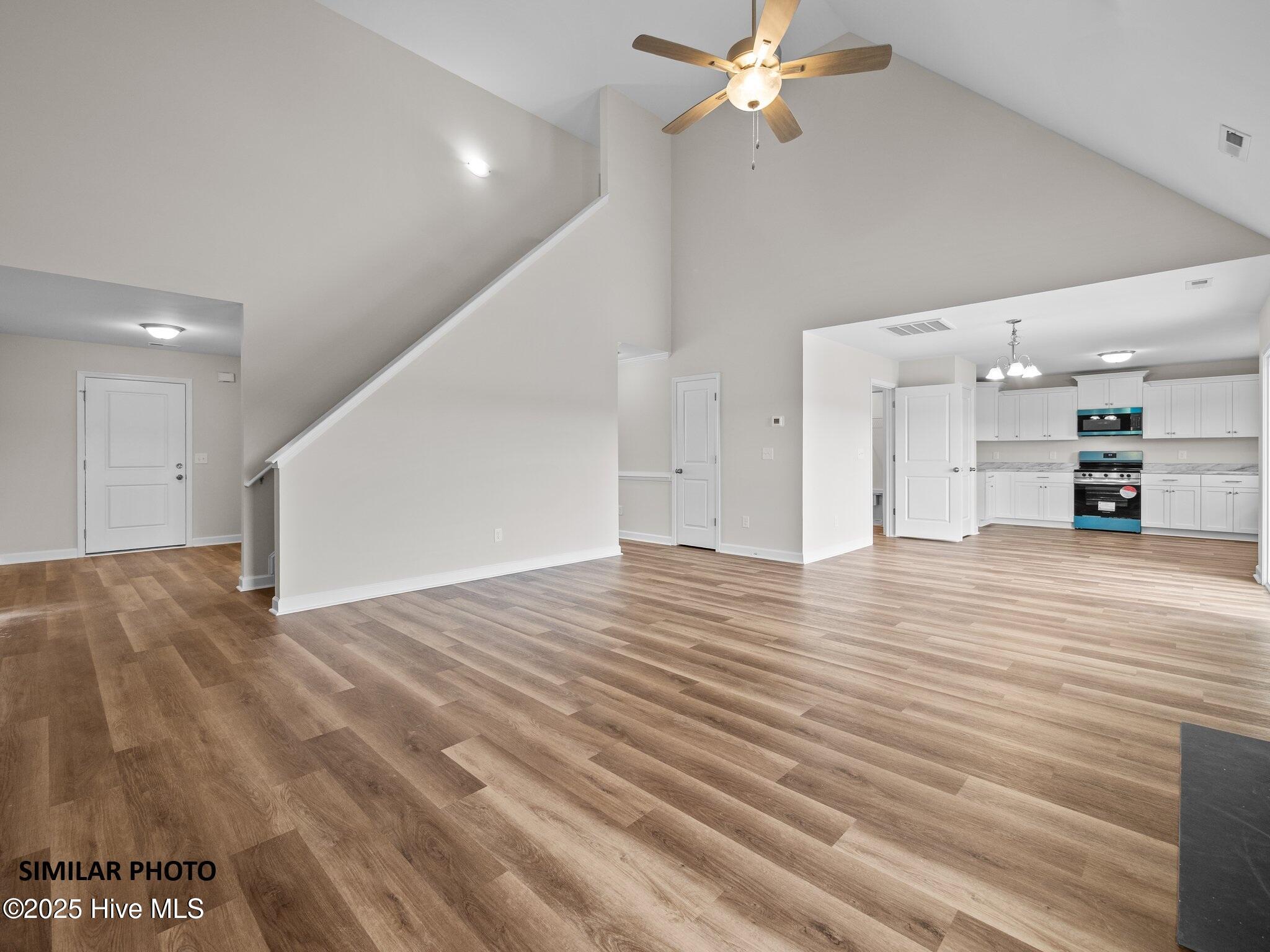 100519589 | Photo 11