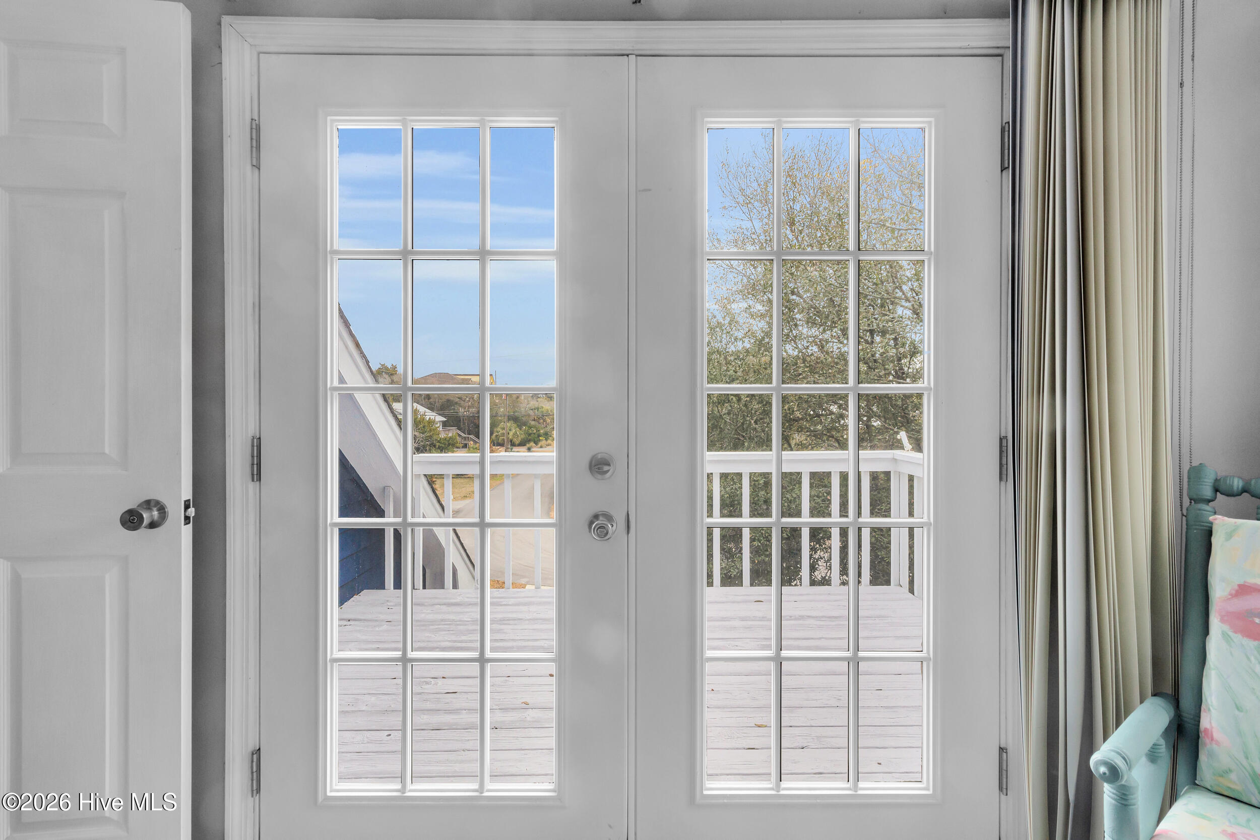 100557877 | Photo 25