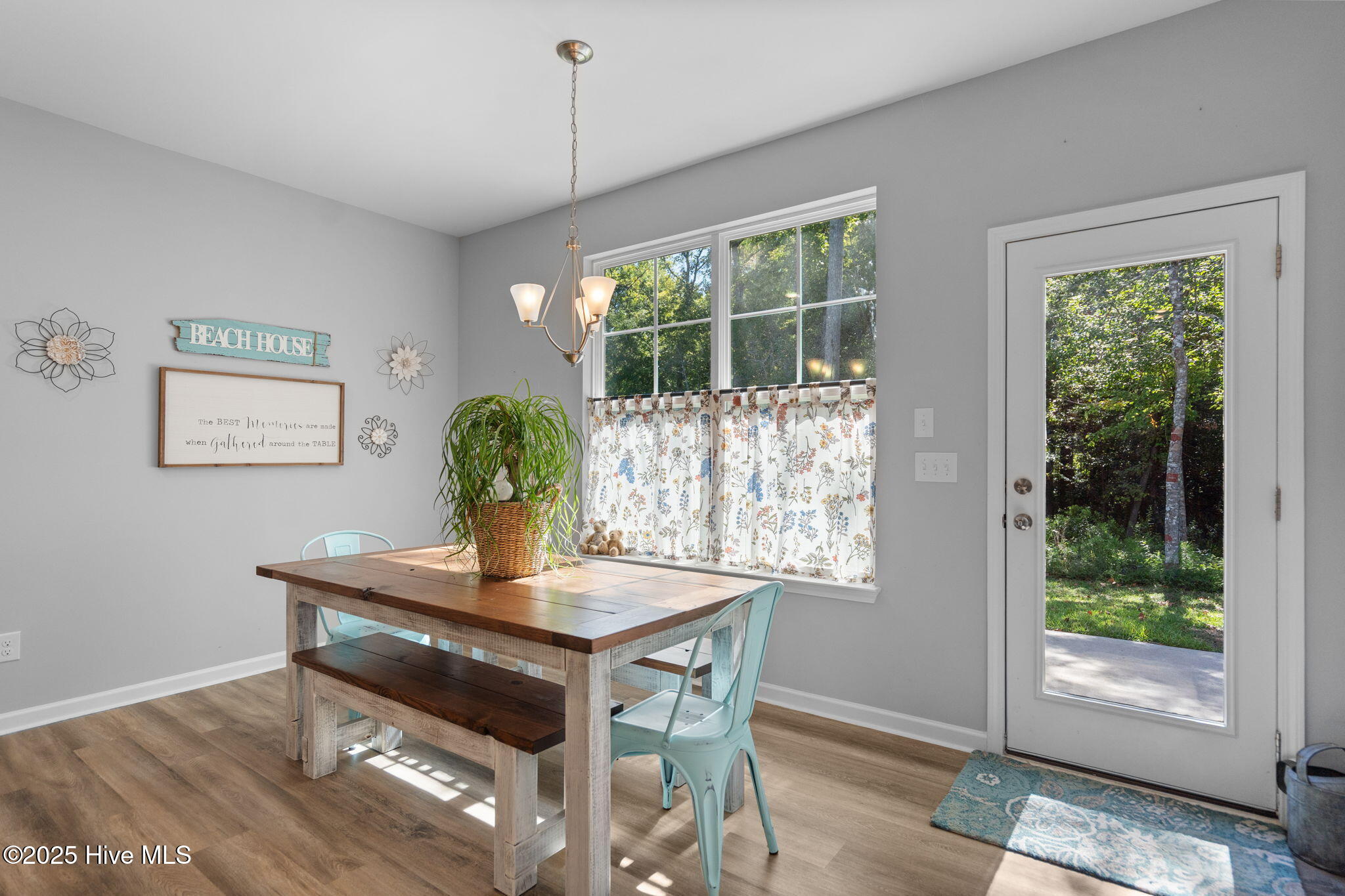 100528737 | Photo 24