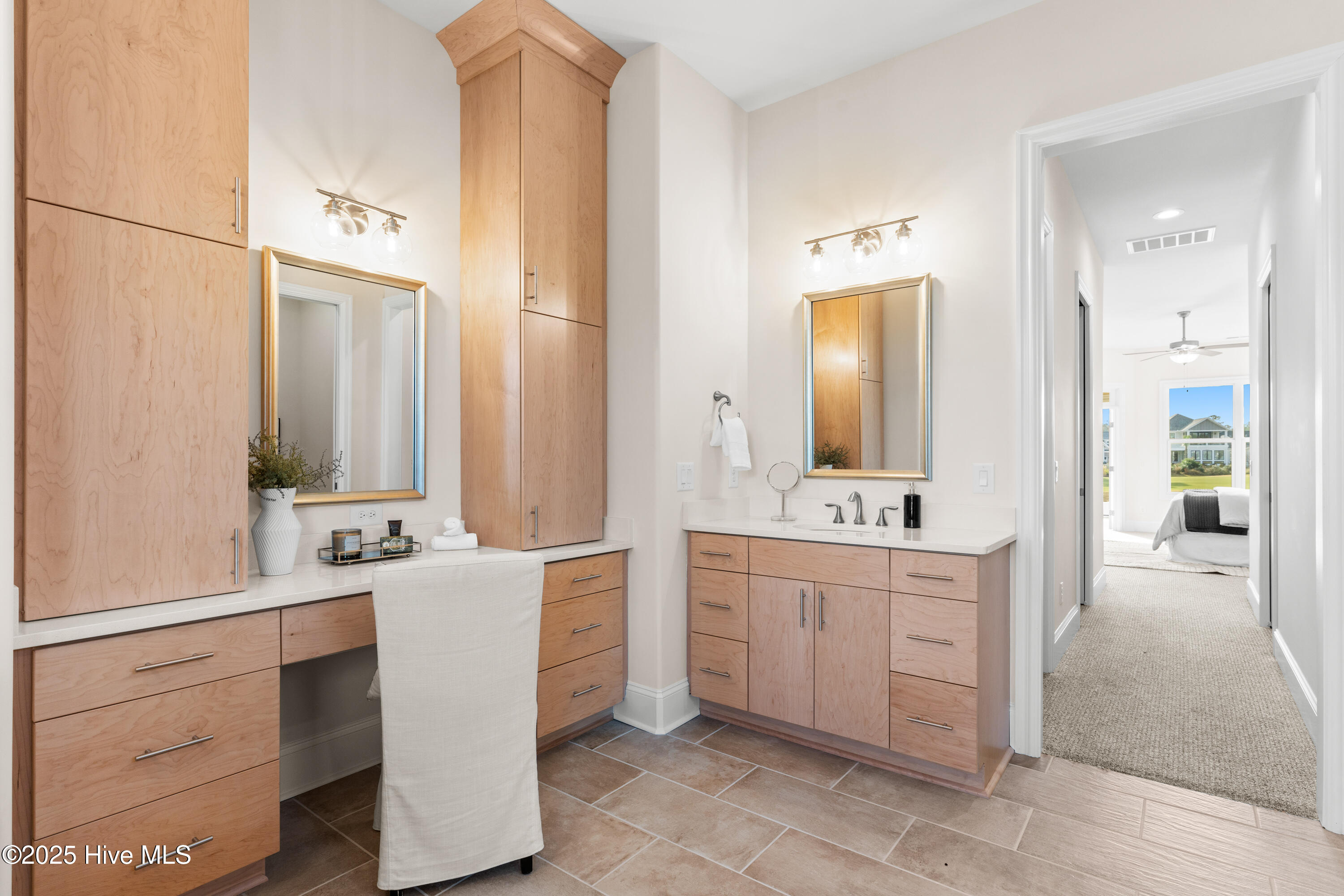 100524030 | Photo 34