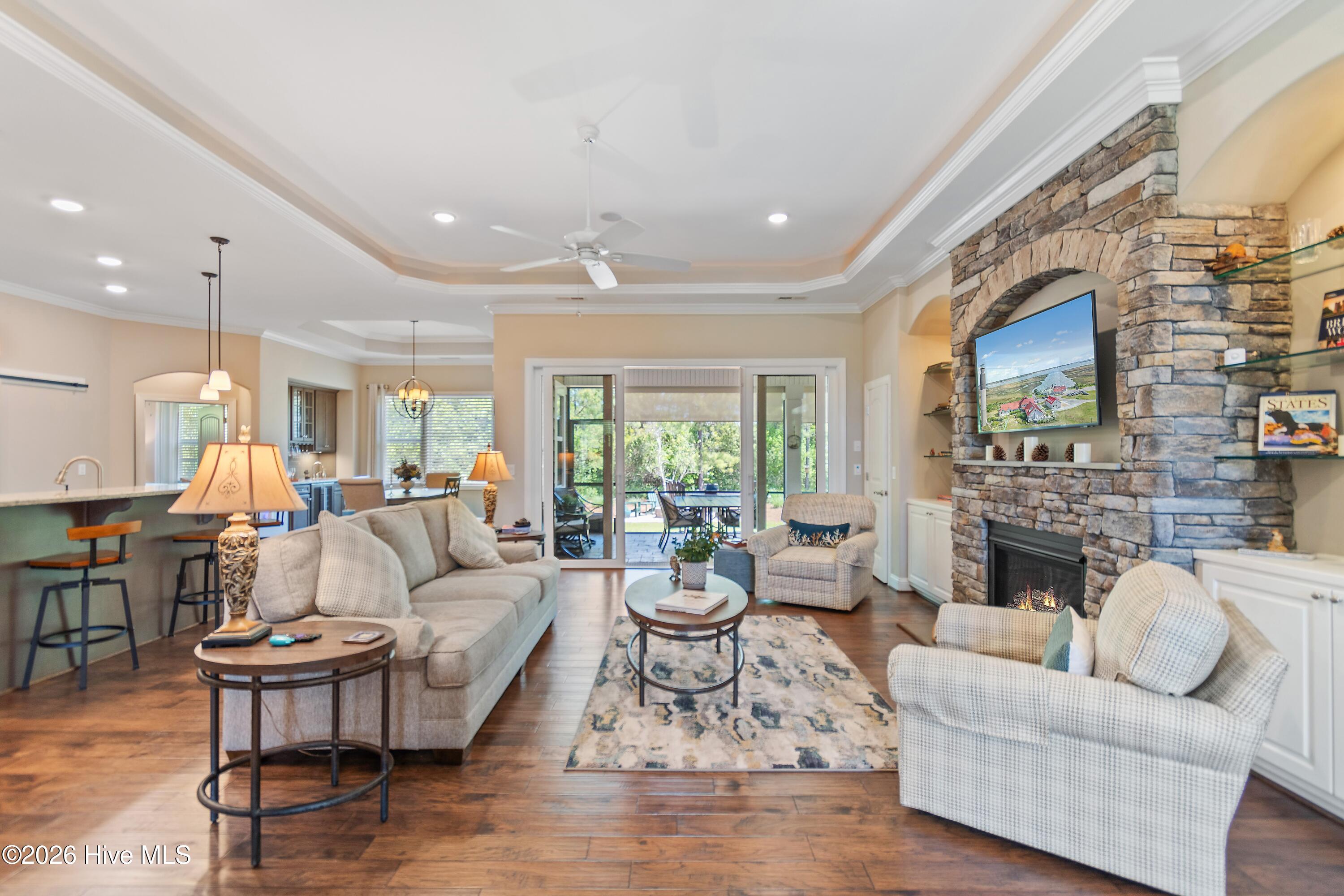 100568990 | Photo 11